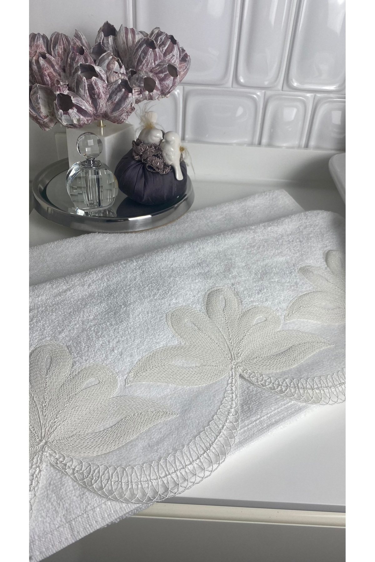 MEYN COLLECTİON-2-Piece Delicate Laced Dowry Holder, Gift Hand Towel 3