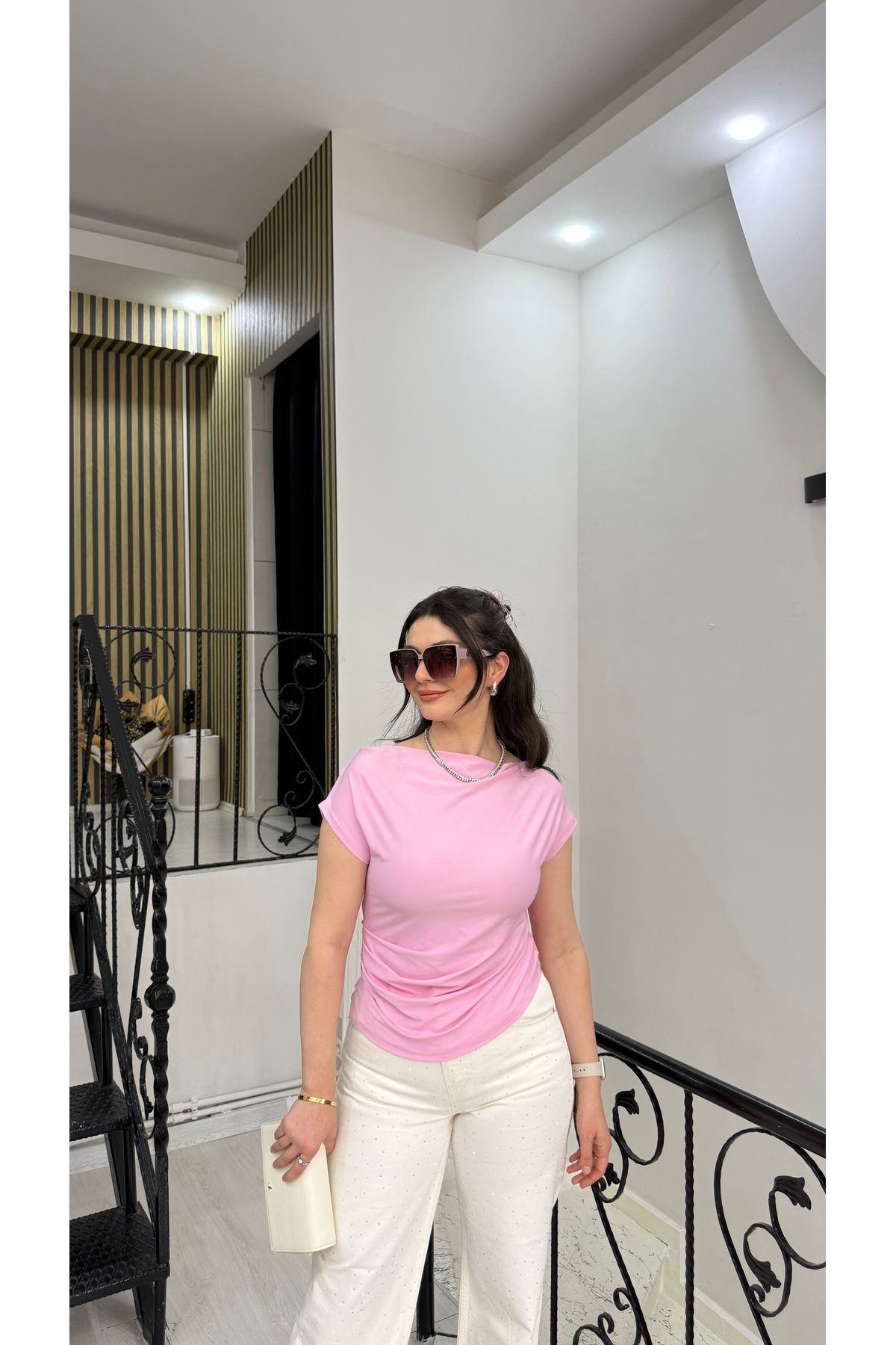 Butik Pembe degaje yaka esnek büzgülü sandy crop bluz