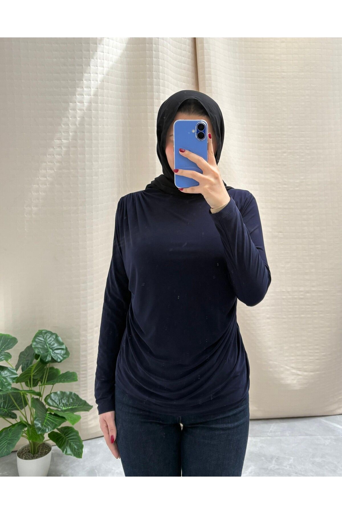 NİSUM MODA OMUZ VE BEL BÜZGÜ DETAYLI SANDY BLUZ