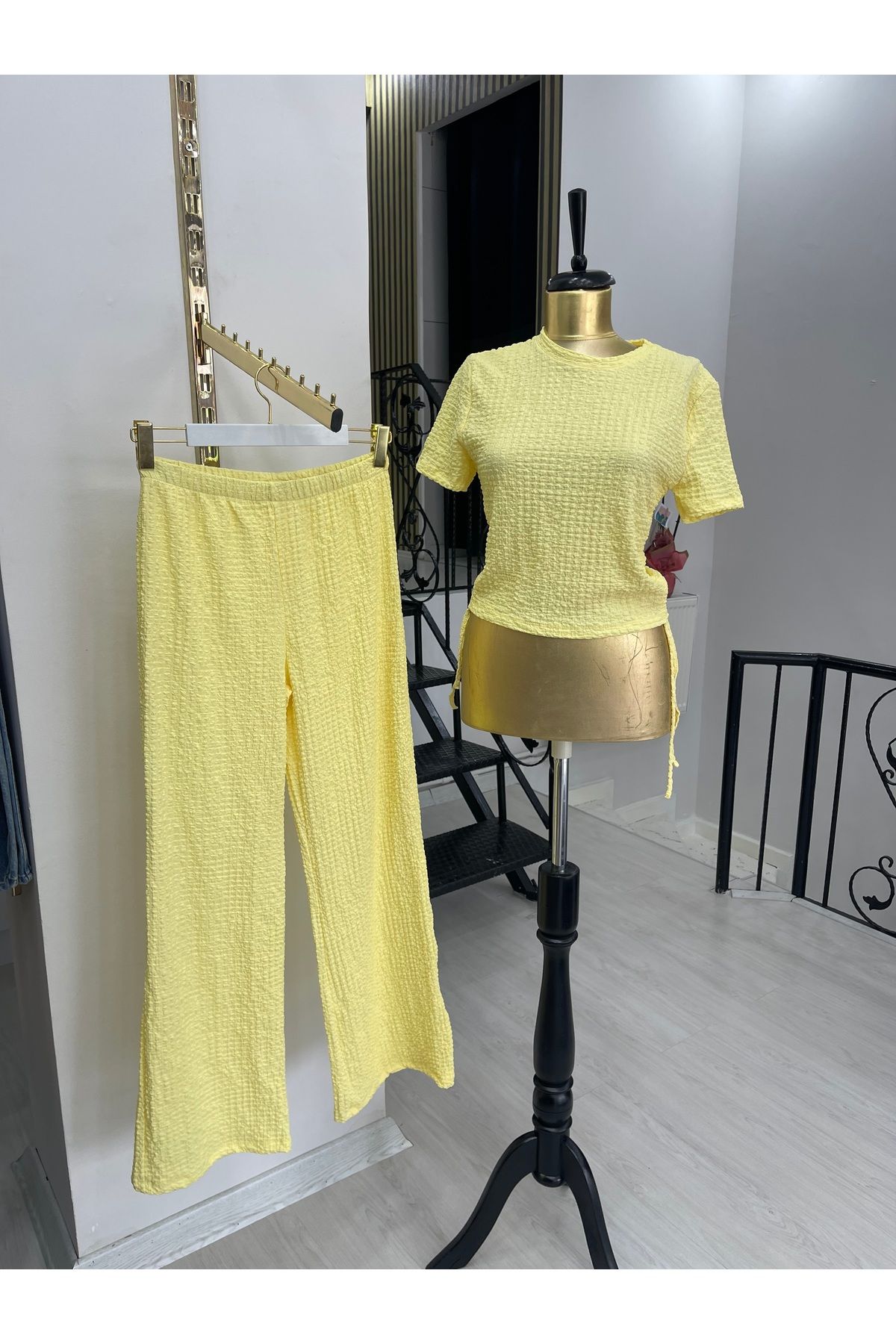 Butik Sarı gofre kumaş fit alaçatı büzgülü bluz lastikli pantolon ikili takım