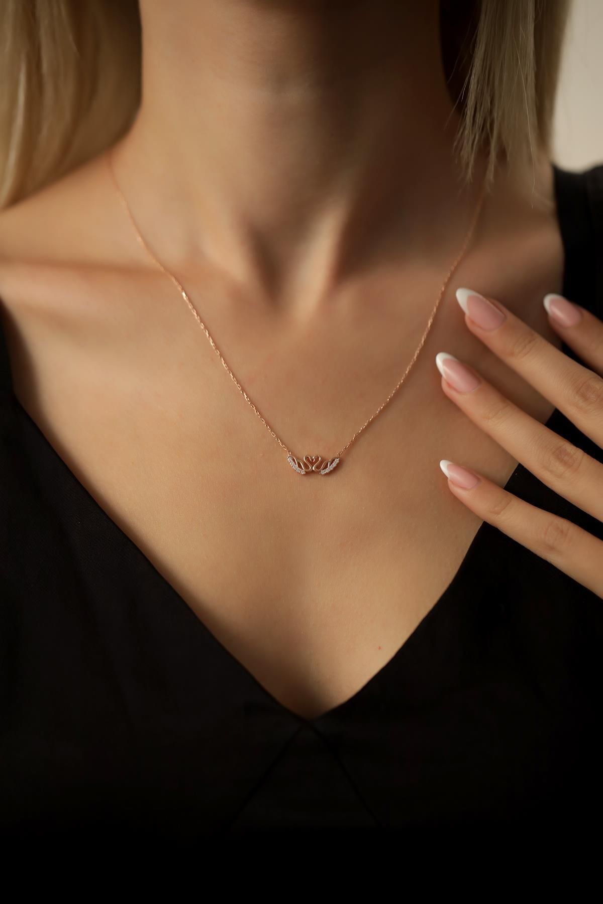 Ninova Silver Swan Aşkı Model Rose Kaplama Gümüş Zirconia Kolye