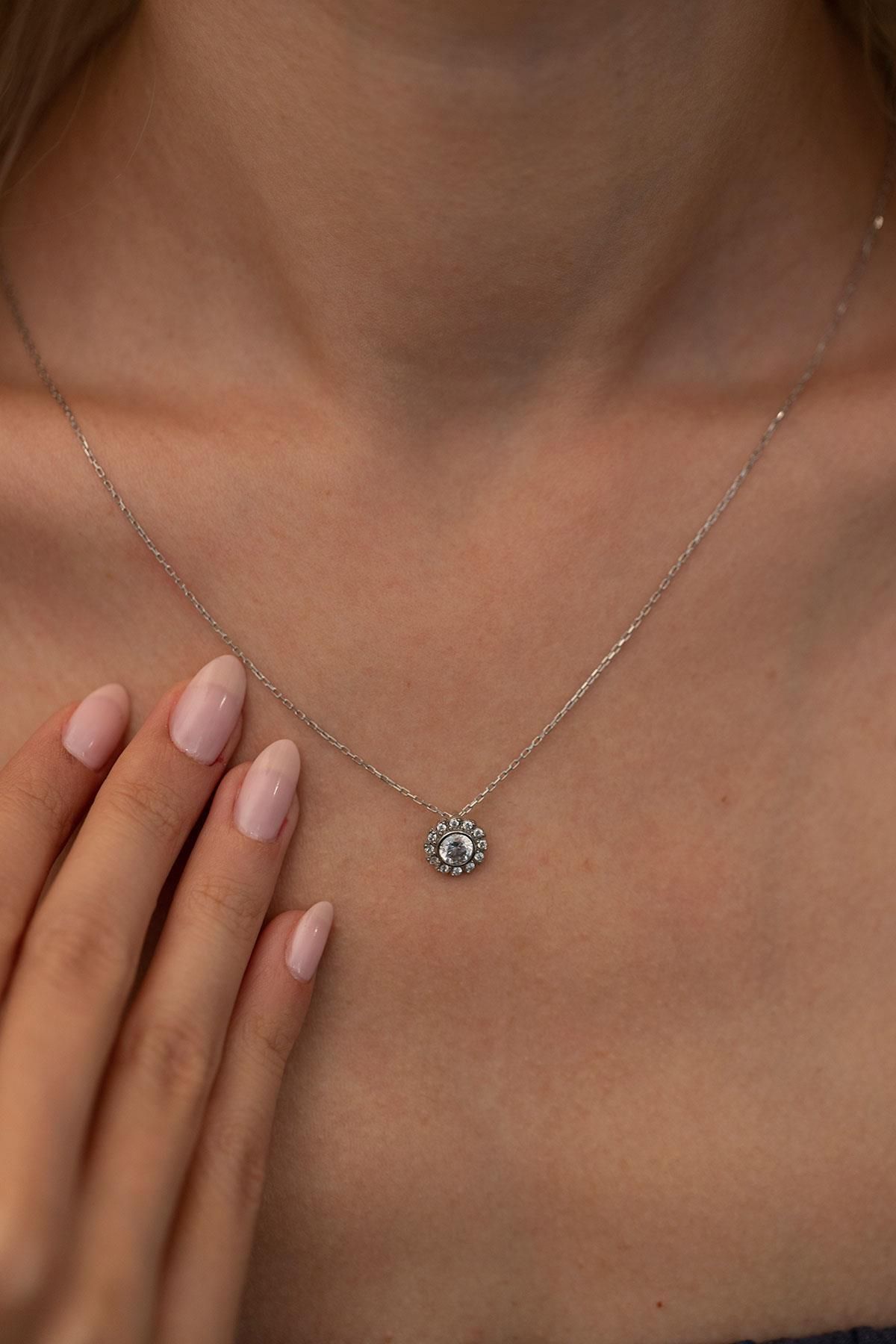 Ninova Silver Yuvarlak Model Gümüş Zirconia Kolye