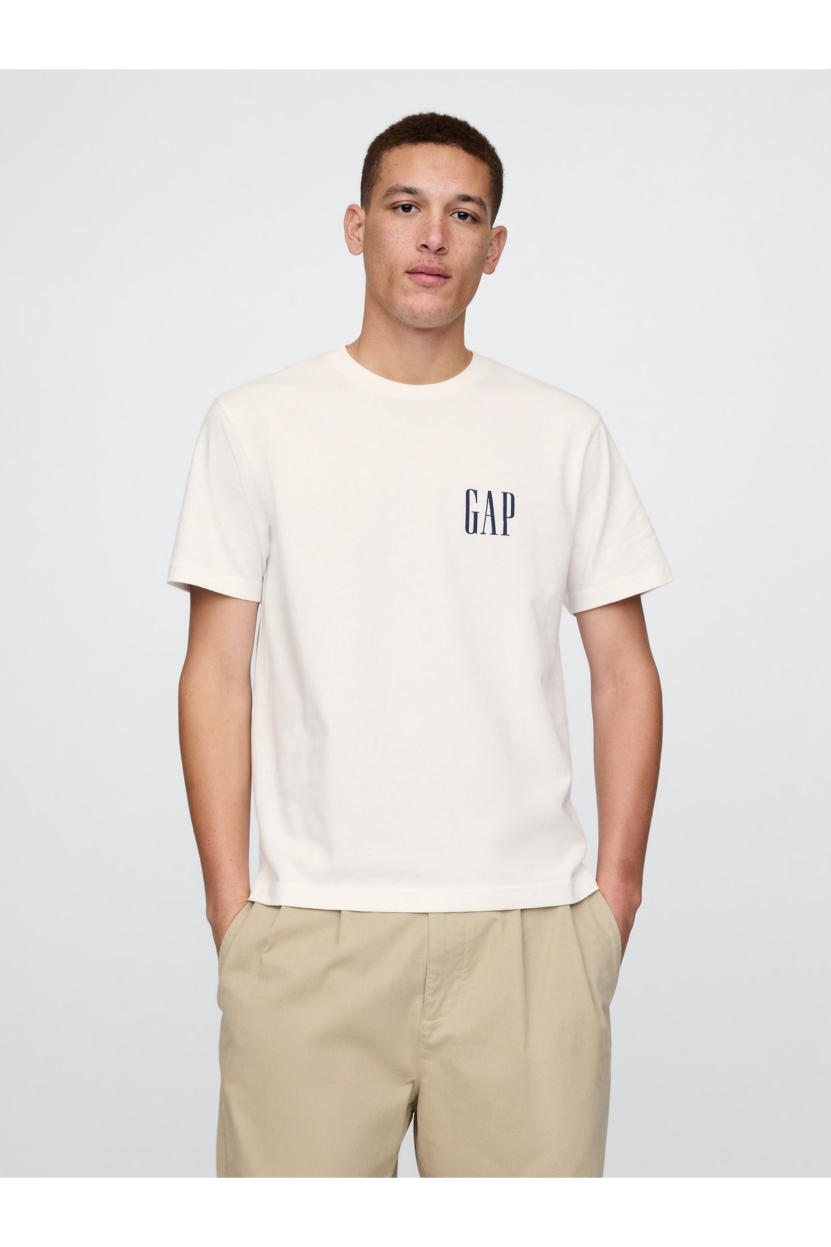 GAP Erkek Kırık Beyaz Gap Logo T-shirt