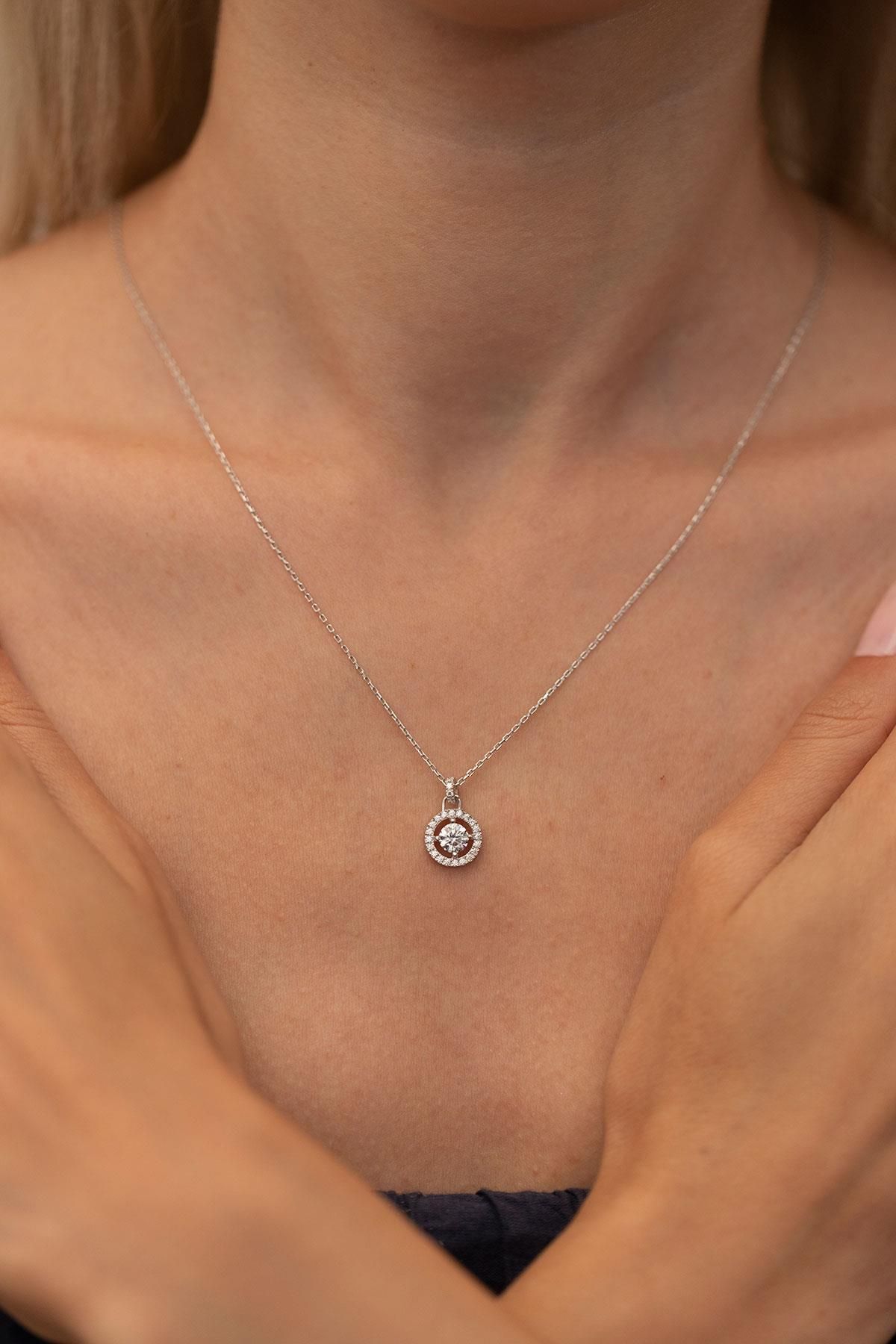 Ninova Silver Yuvarlak Model Gümüş Zirconia Kolye