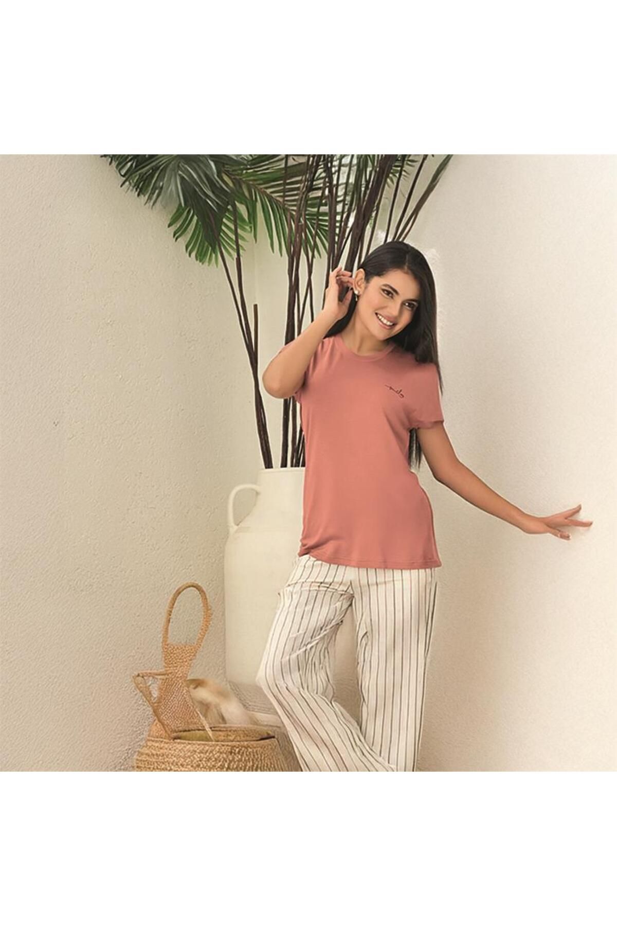 Rozalinda 3505 Kadın Yazlık Kısa Kol Kapri Alt Pijama Takım