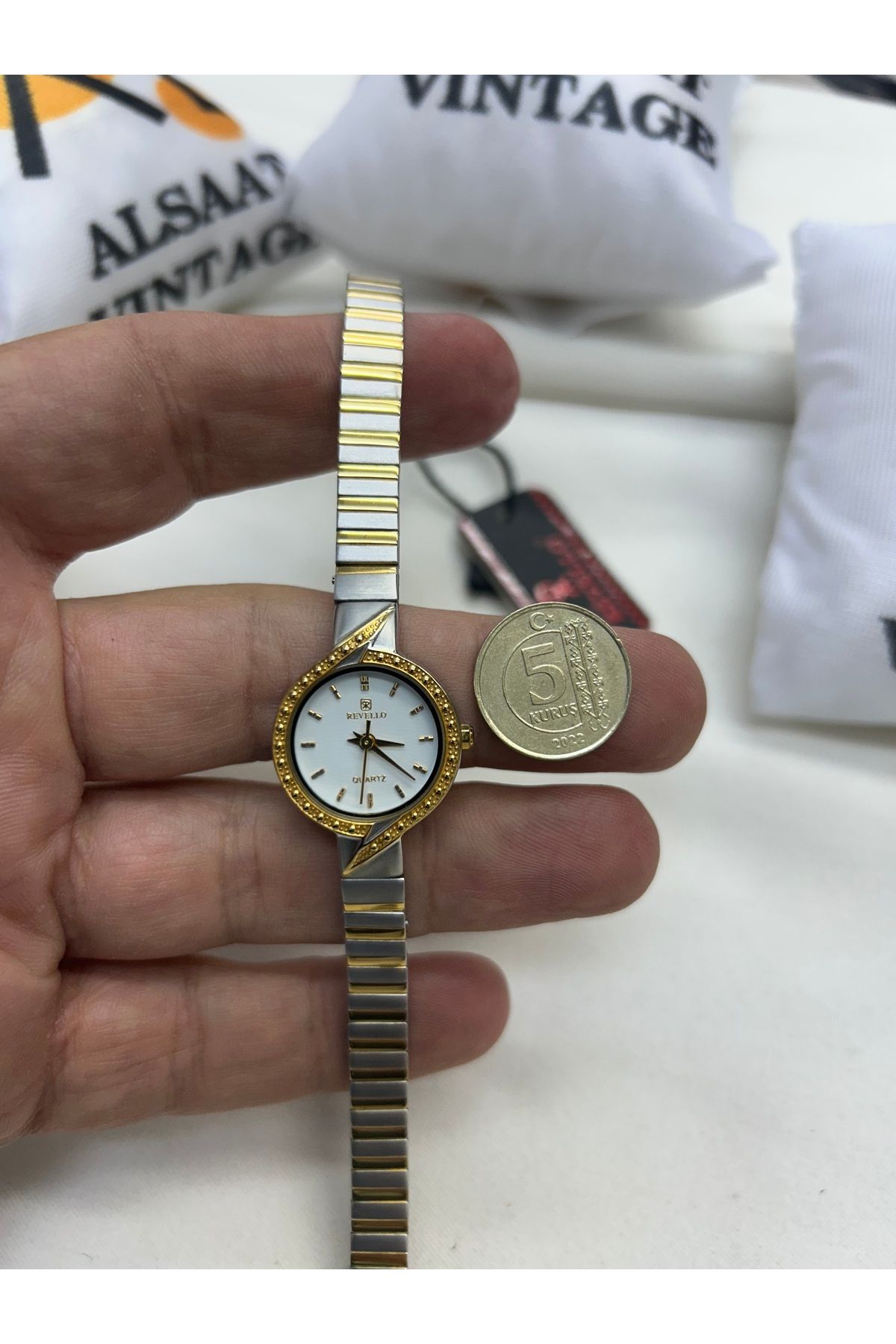 Revello Vintage kadın saati