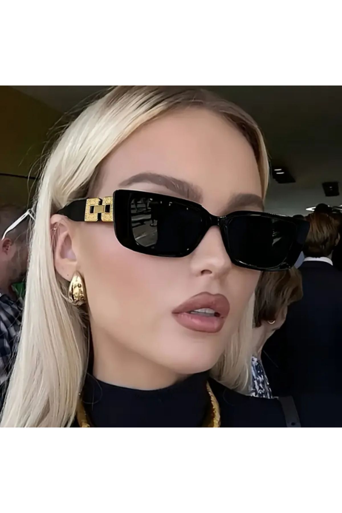 Sunglasses Kadın Siyah Çerçeve Altın Zincir Detaylı Şık Güneş Gözlüğü