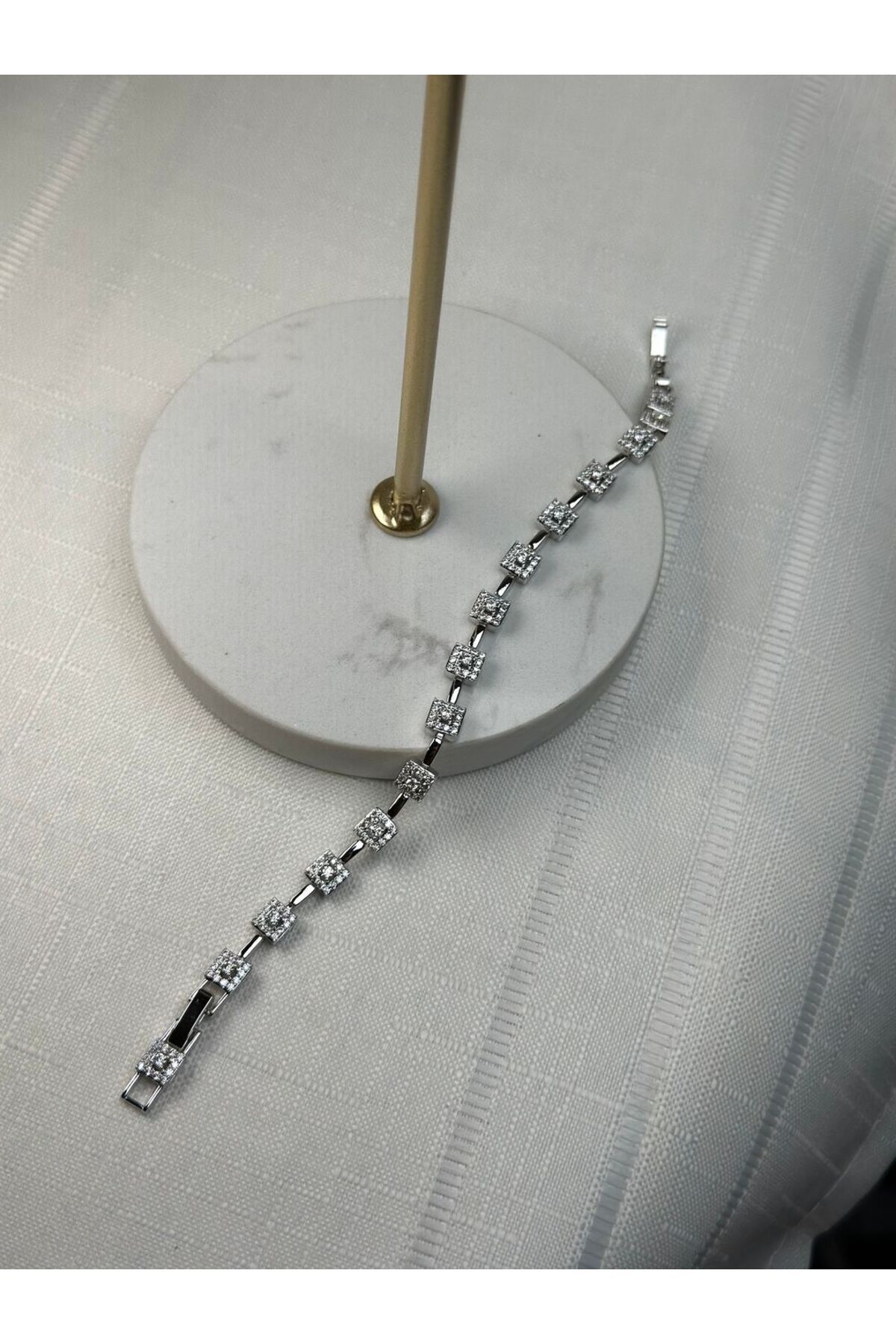 gingillo aksesuar Xuping Gümüş Renk Kare Zirkon Taş Sıralı Bileklik