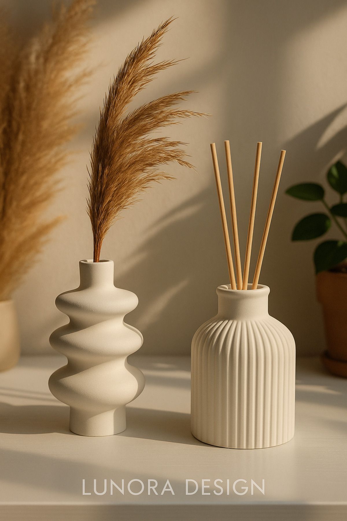 Lunora Design 2’li Modern Vazo Seti – Dalgalı ve Kabartmalı Beyaz Dekoratif Tasarım