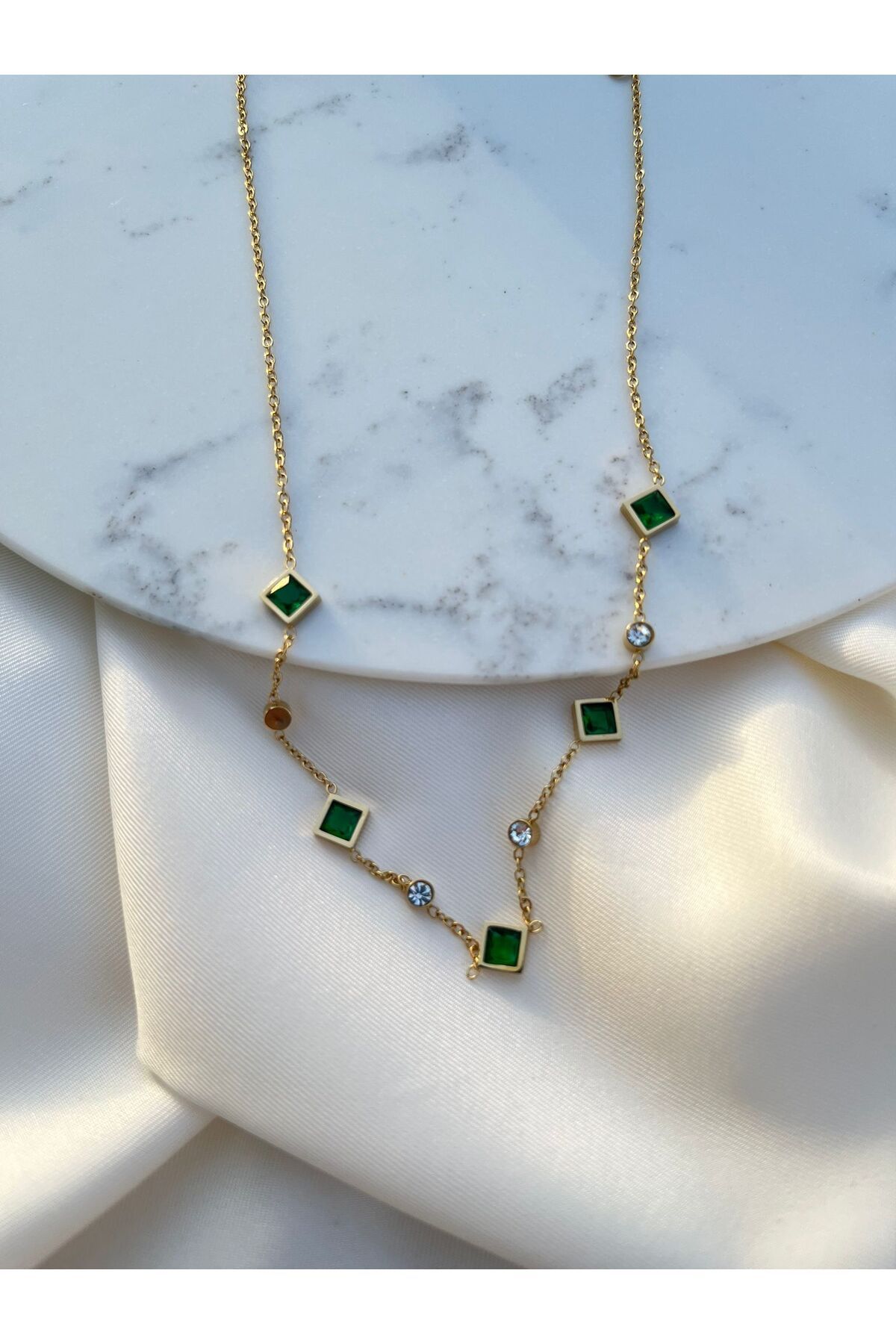 Orvix Accessories Gold Zincir Zümrüt Yeşili Temalı Kararmaz Kadın Kolye Yazlık Kolye Abiye kolye Hediyelik Kolye