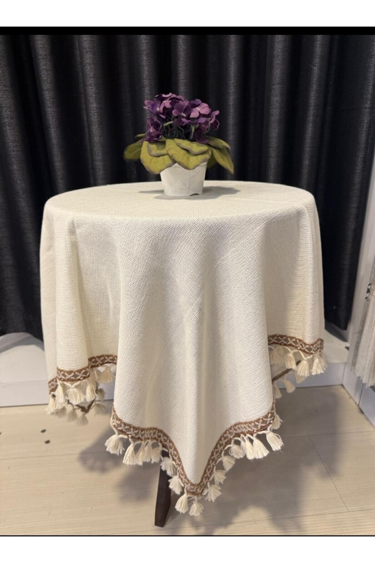 Demet Çeyiz Aksesuar-Table Cloth 90*90 Ecru 2