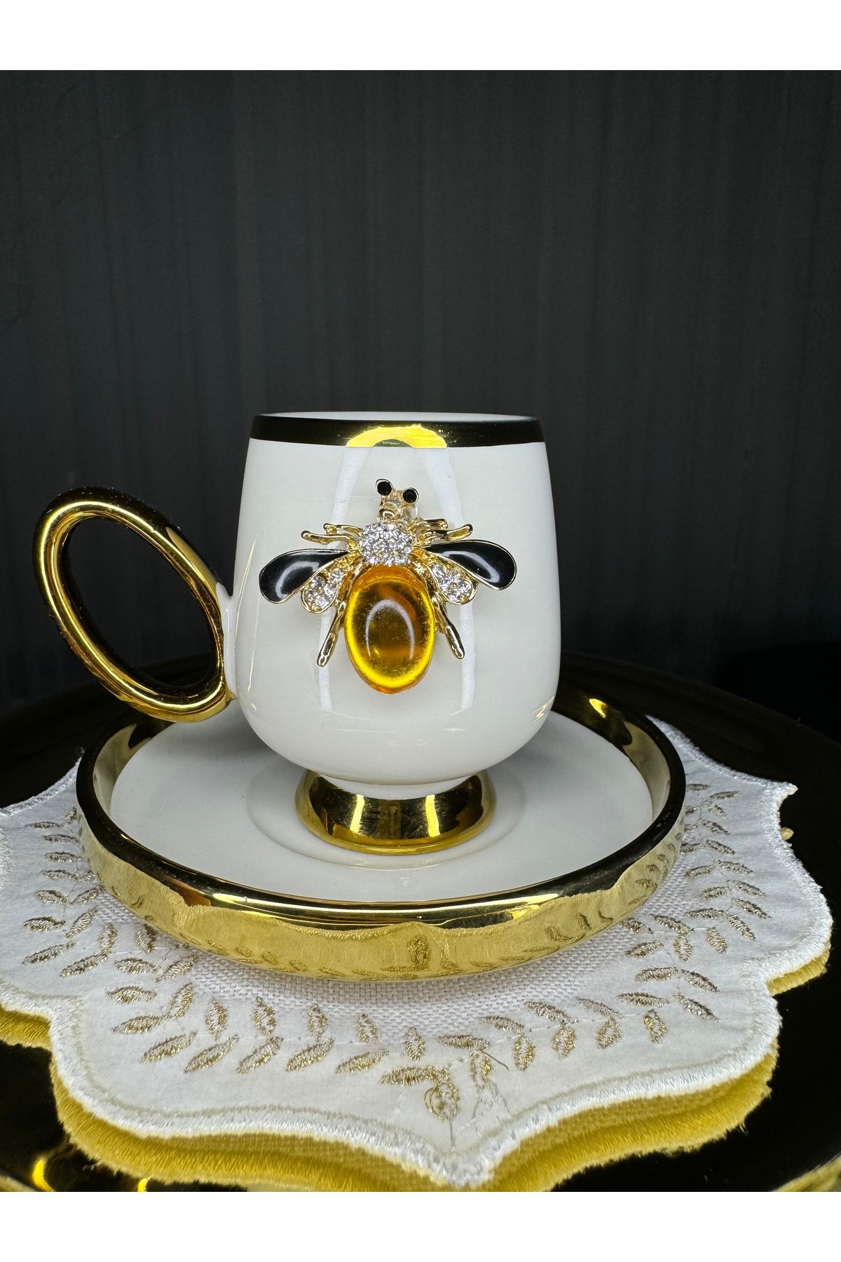 EŞİYOK Özel Tasarım Kristal Taşlı Gold Arı Dekorlu Gold Detaylı Kahve Fincanı