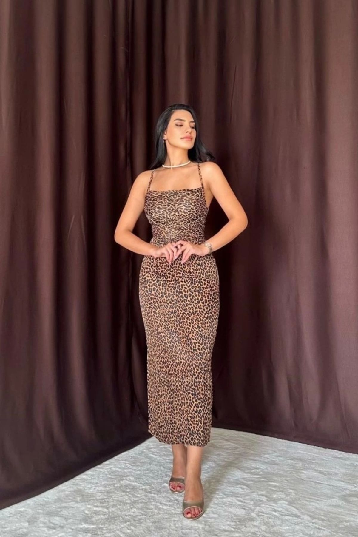 nedo7 Leopar Sırt Detaylı Leopar Desenli Saten Elbise