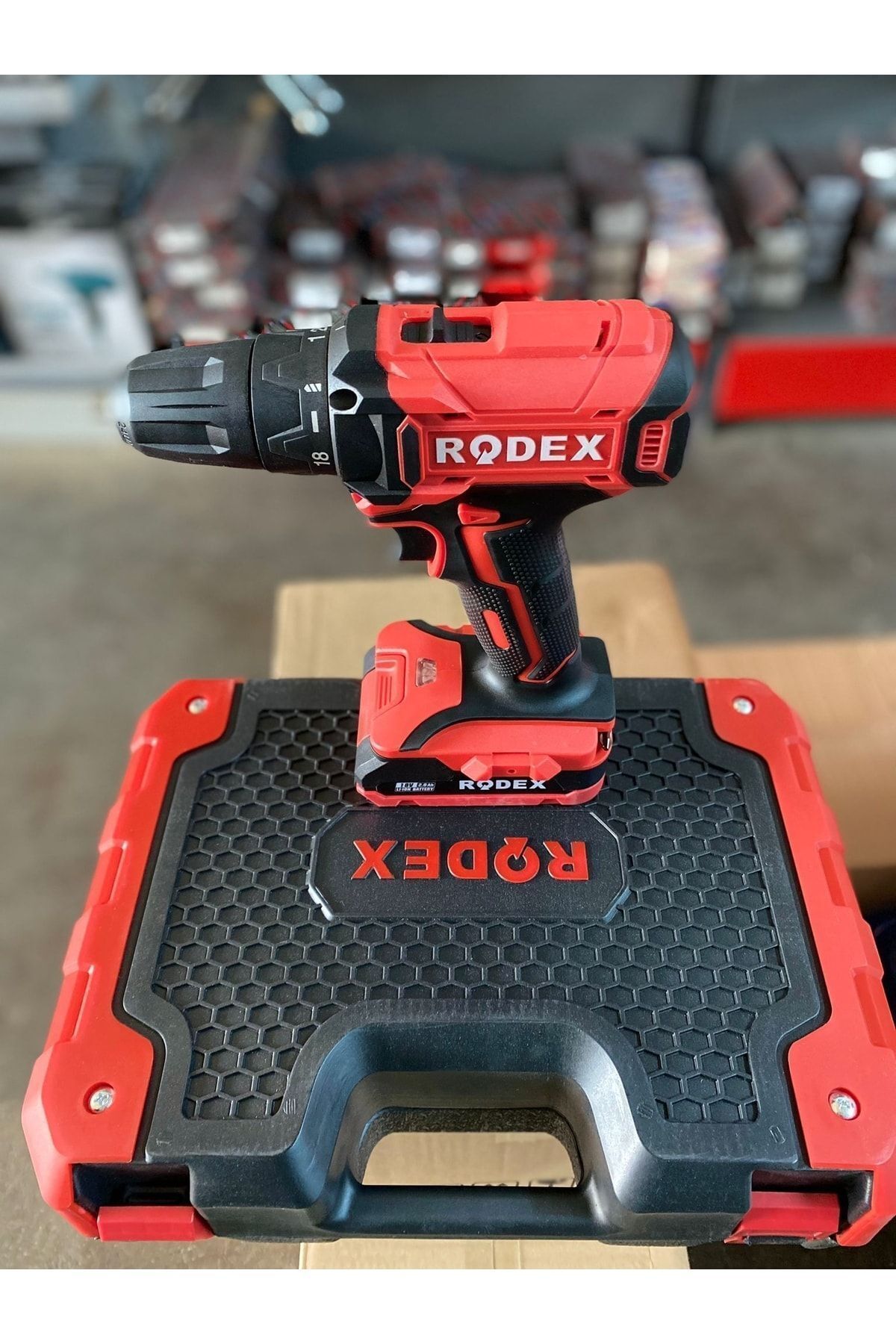Rodex Yüksek Kalite 16,8v 17 Parça Aksesuar 2x 16.8v Akü 2.0 Ah Adaptörlü Akülü Matkap