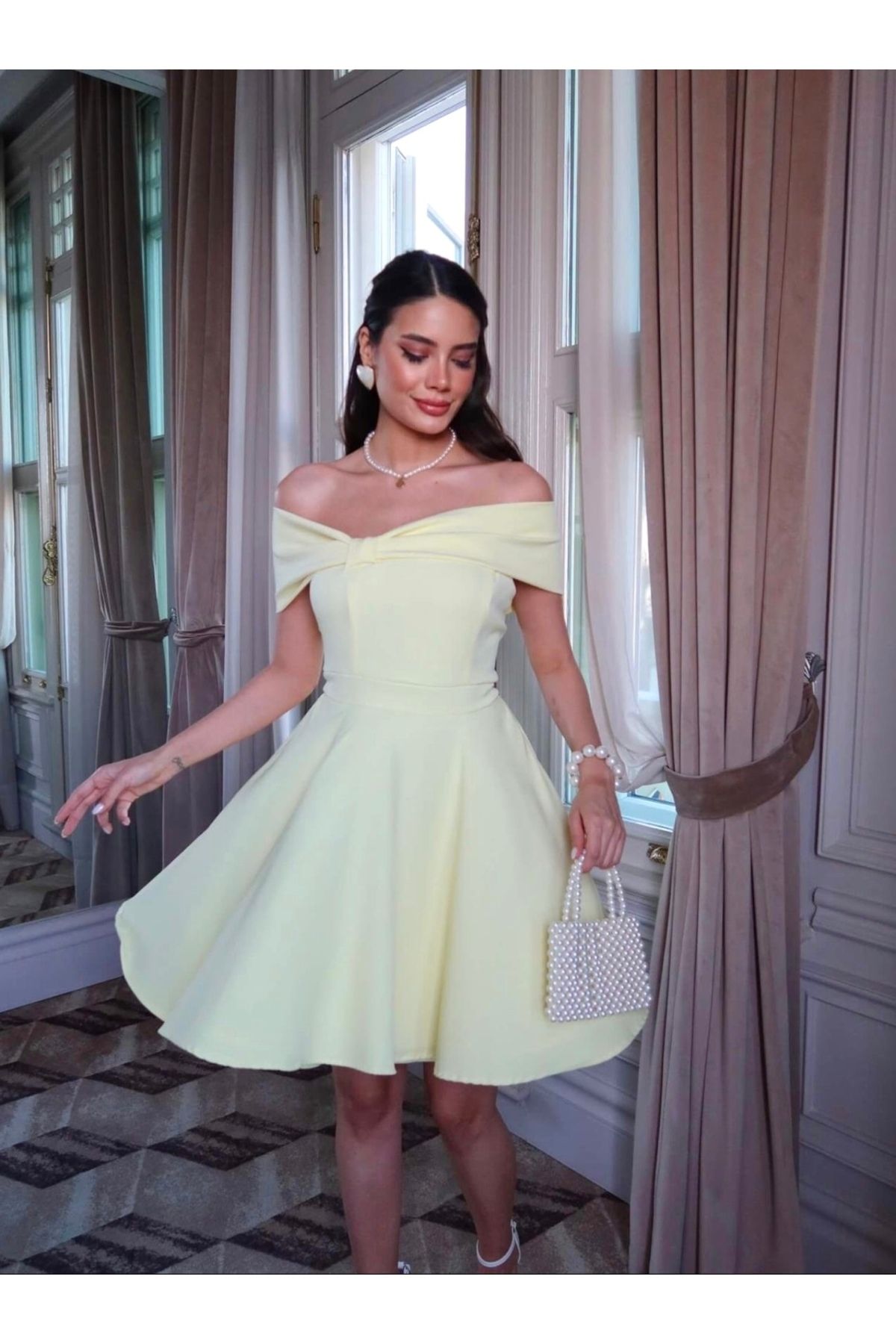 Butik Aura Mou Sarı Kayık Yaka Astarlı Mini Elbise