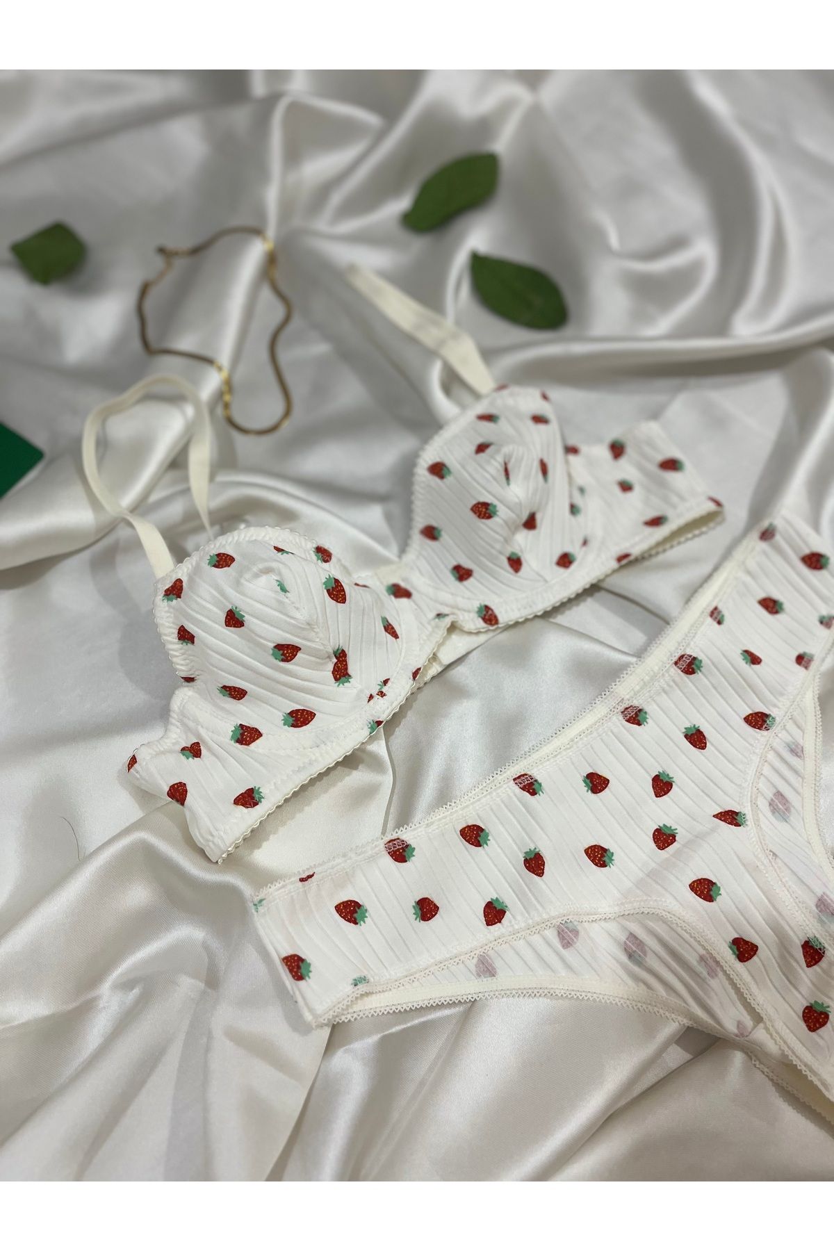 Butik Çilek Desenli Sütyen Takım