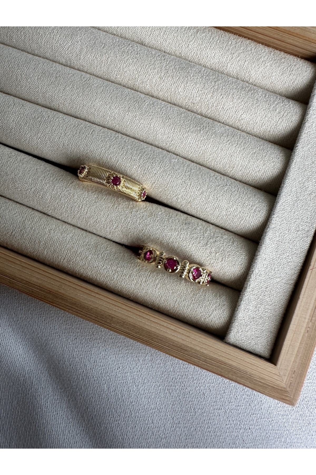 ringbox-Fuchsia Dot Detailed Ring Set of 2 2