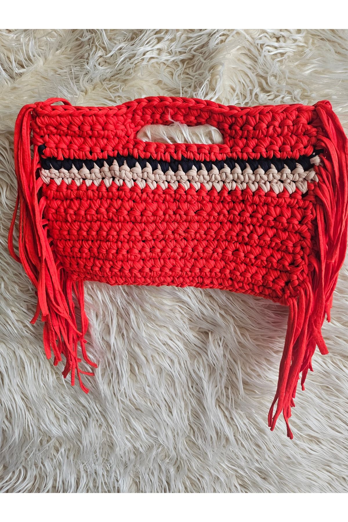 myshopen Trendy El Örgüsü Clutch – Penye İp, Kırmızı Zeminli Çizgili Tasarım