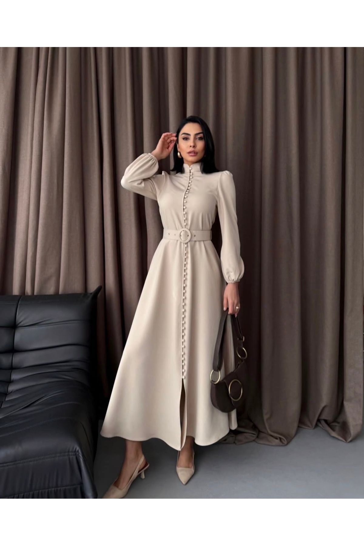 Butik Aura Mou Bej Yarım Balıkçı Yaka Kemerli Düğmeli Uzun Elbise