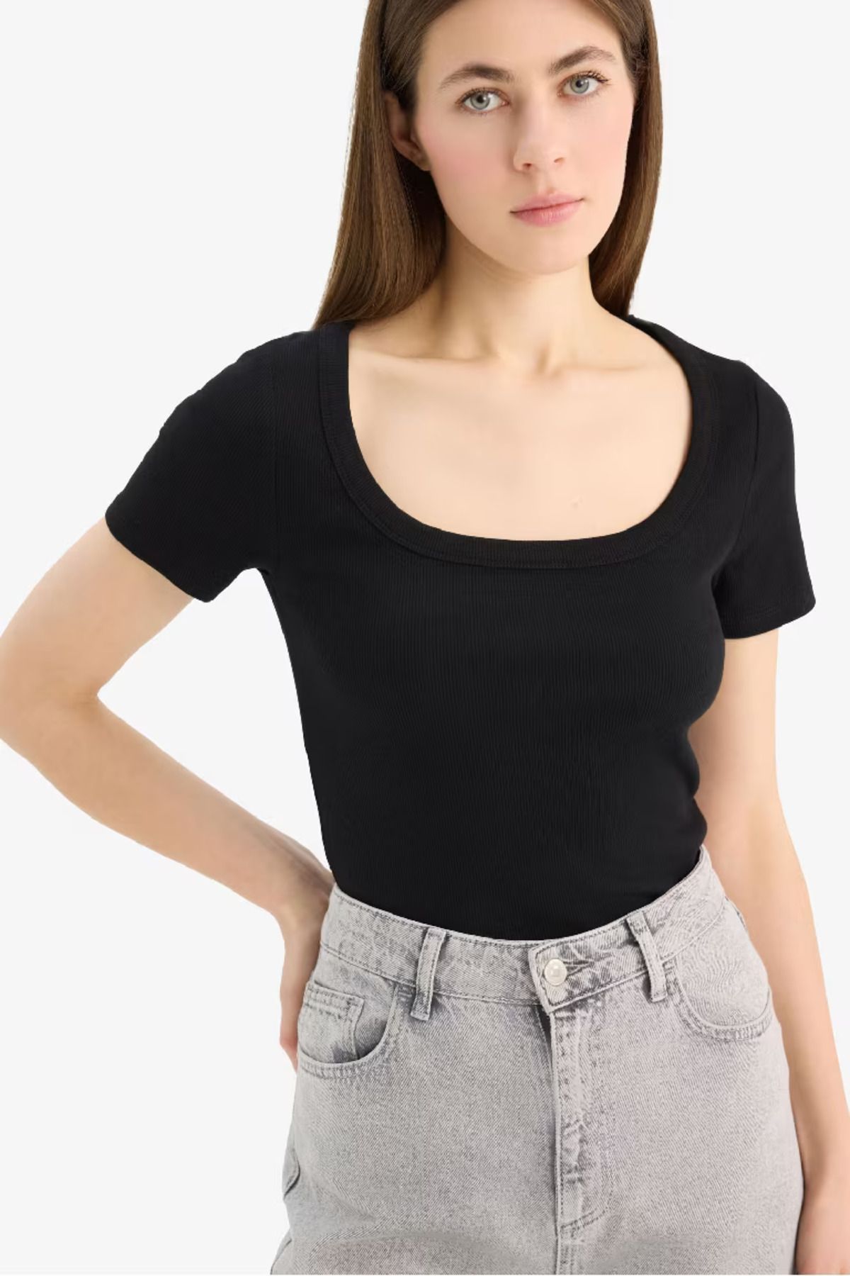 DeFacto Slim Fit Dar Kesim Bisiklet Yaka Basic Düz Fitilli Kaşkorse Kısa Kollu Siyah Tişört