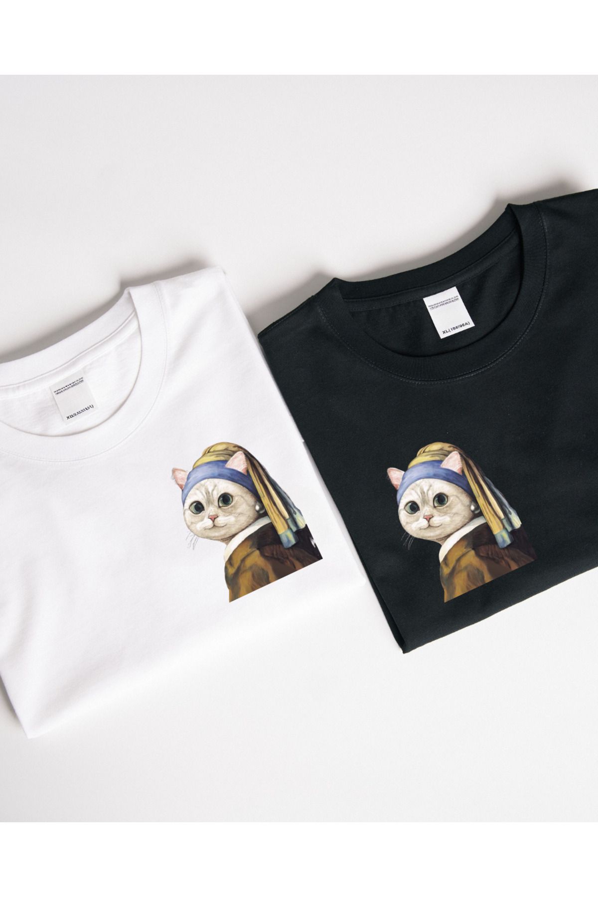 Ebiidesign İnci Küpeli Kedi Tasarımlı Baskılı T-Shirt