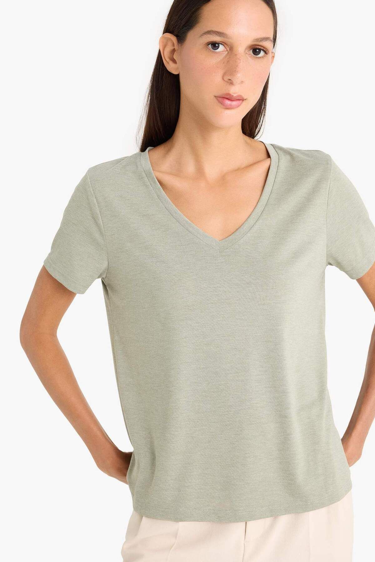 DeFacto Regular Fit V Yaka Basic Düz Kısa Kollu Tişört F4214AXNS