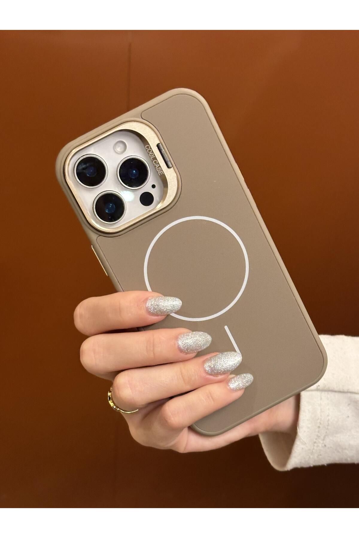 Paladyum Case iPhone 14 Pro Max Uyumlu İnce MagSafe Çizgili Metal Kamera Çerçeve Standlı Çöl Titanyum Kılıf