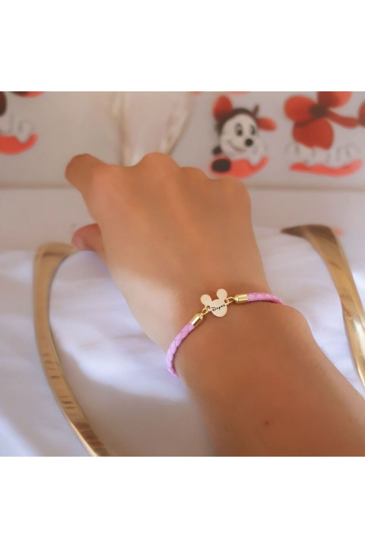 ARCHINO GOLD Doğal Derili 14 Ayar Altın Plakalı Mickey Mouse'lu Duygu Yazılı Hediye Bilekliği-445isim-pembe