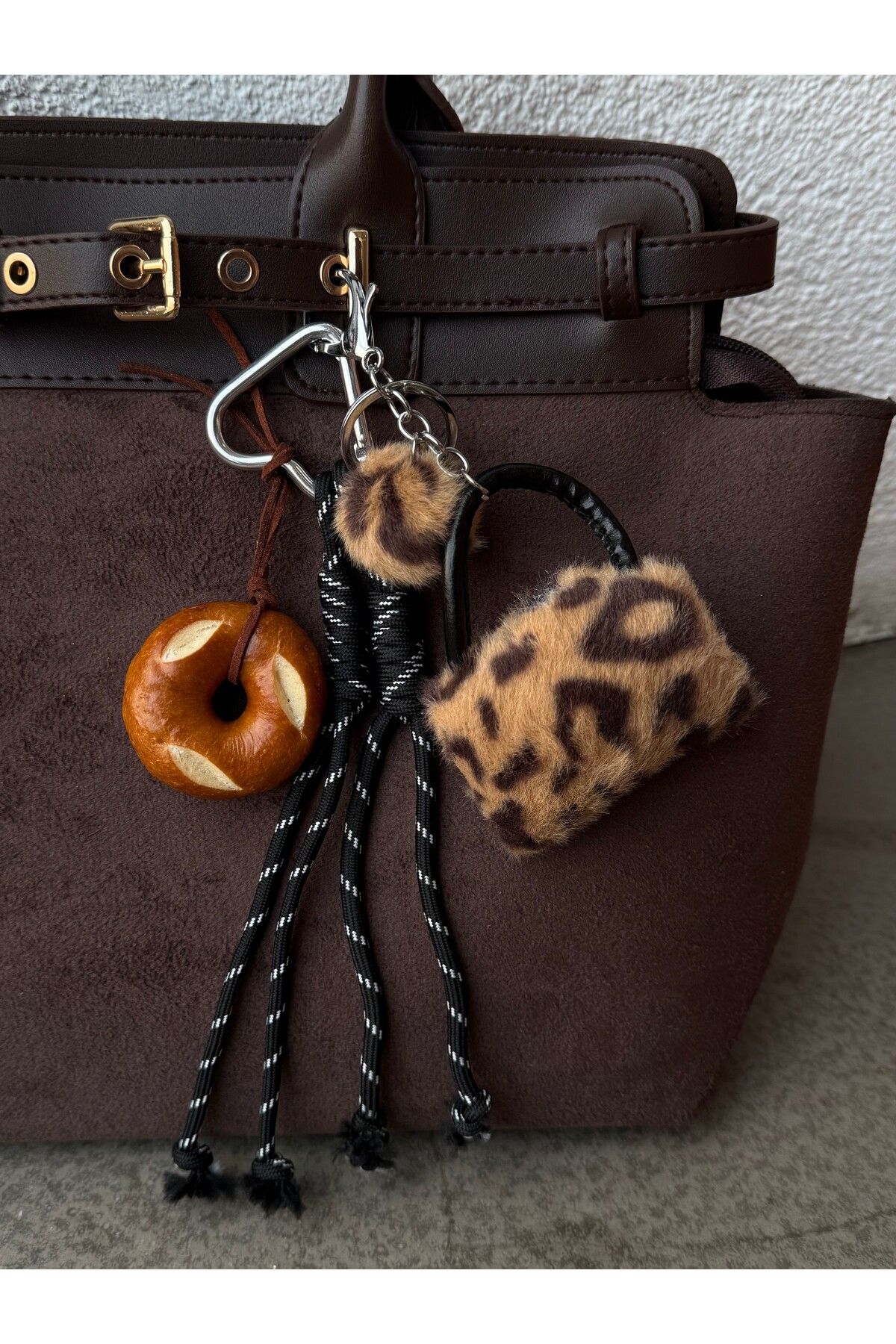 Kukura Leopar Desenli Mini Peluş Çantalı Ekmek Dilimli Karabinalı Çanta Charmı Anahtarlık