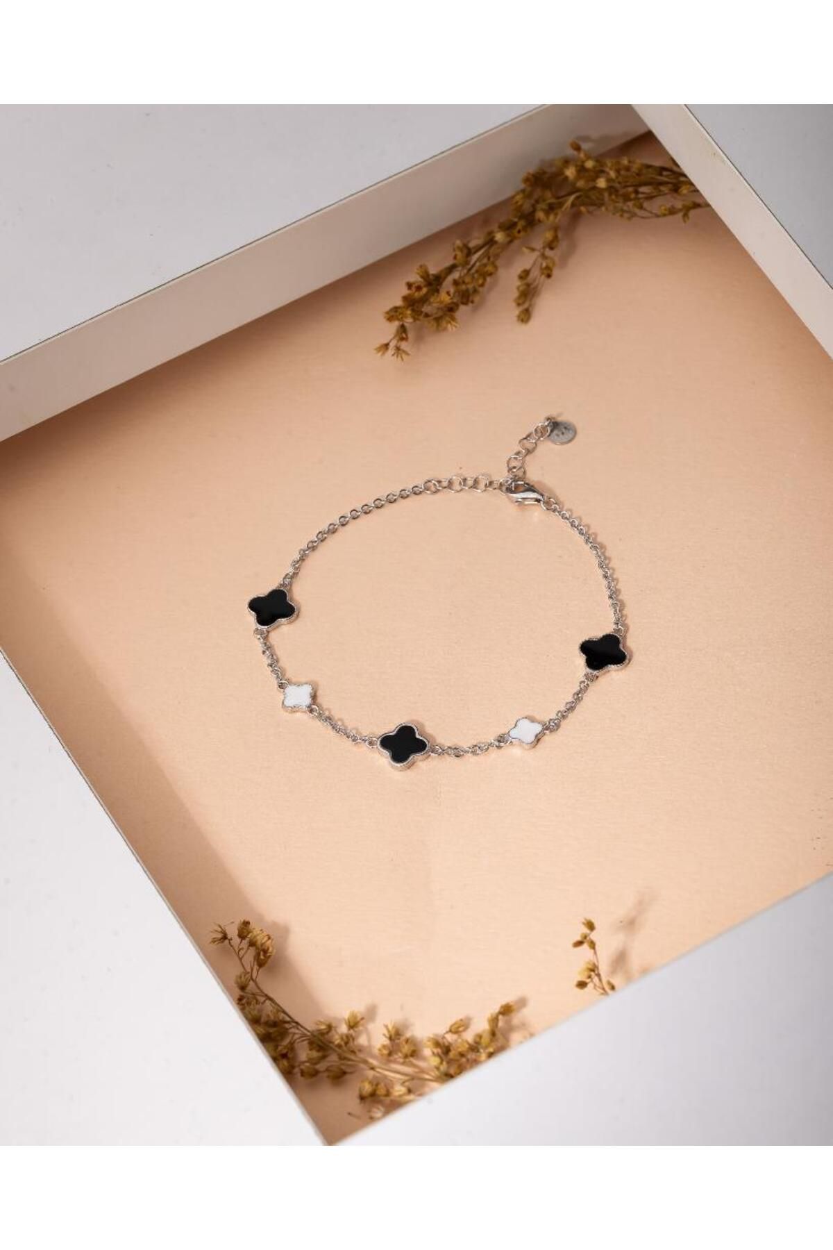 Roza Silver 925 Ayar Rodyum Siyah-Beyaz Mineli Yonca Charm Gümüş Bileklik