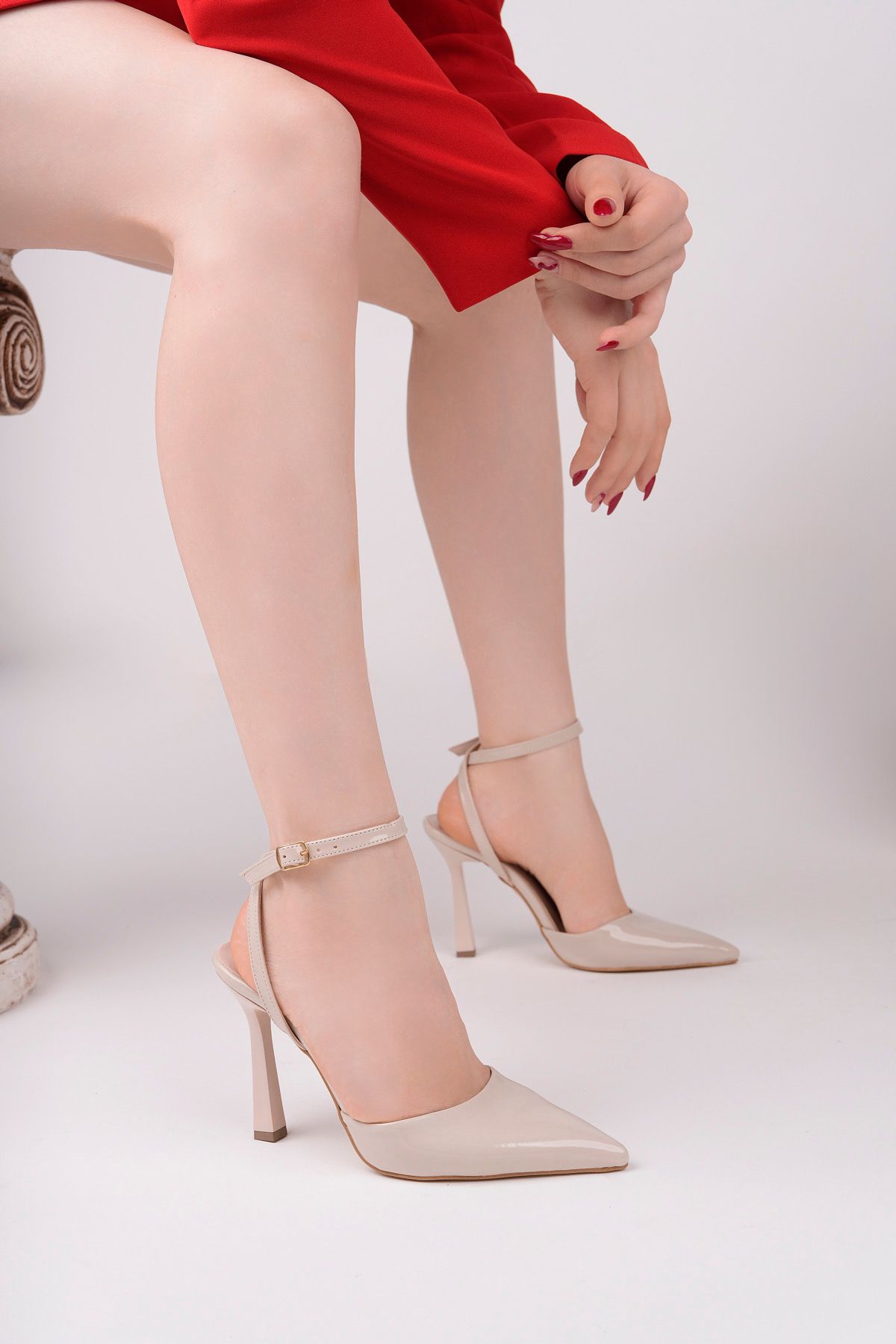 MARSHETTA Fiera Model Bej Rugan Sivri Burun Bilekten Bağlamalı Kadın İnce Topuklu Ayakkabı Stiletto