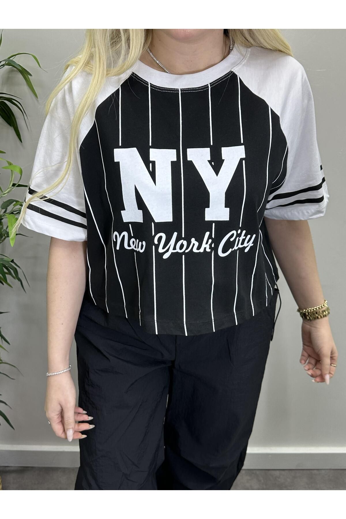 Acar Boutique Ny Crop Tişört