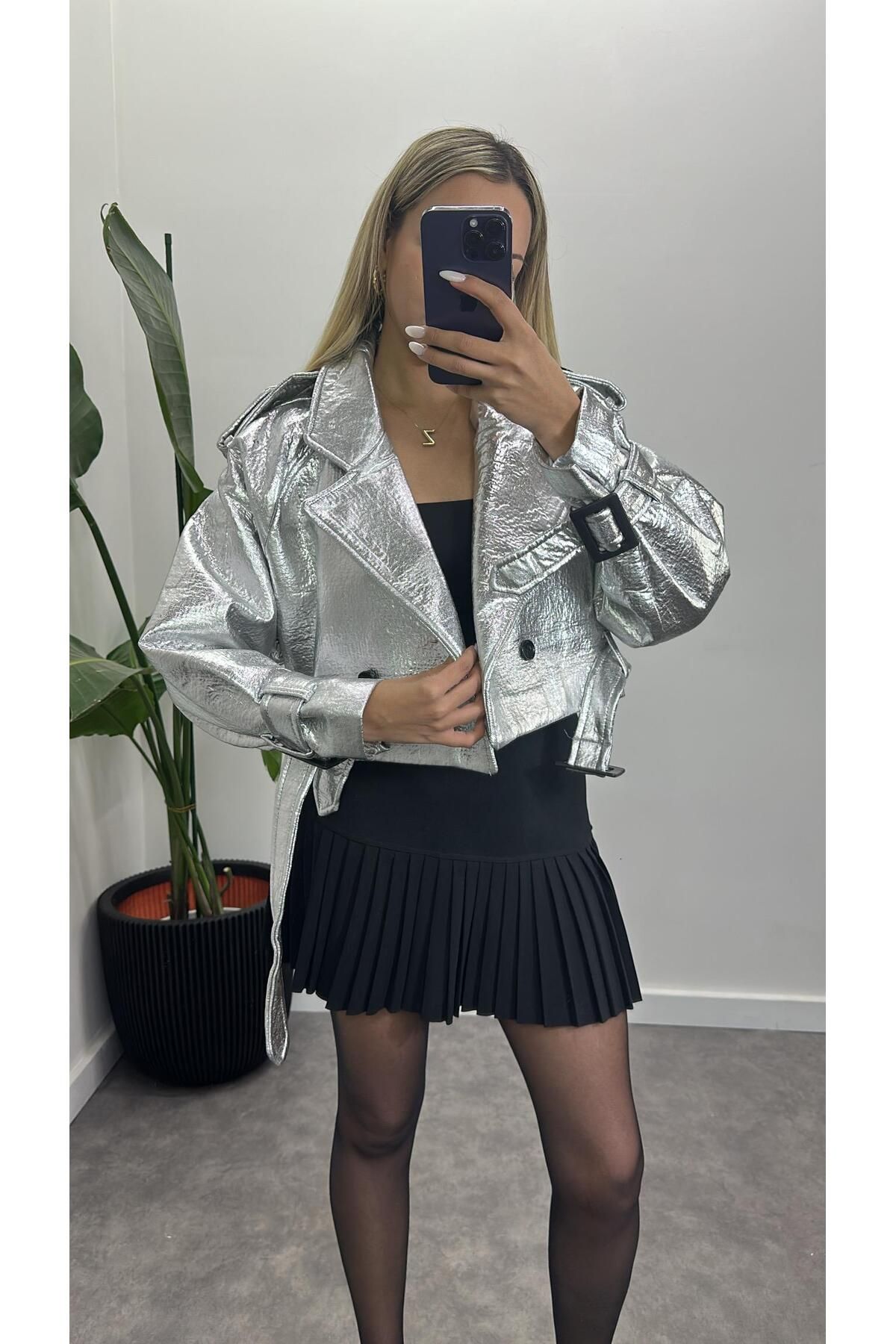 Acar Boutique Parlak Kısa Ceket