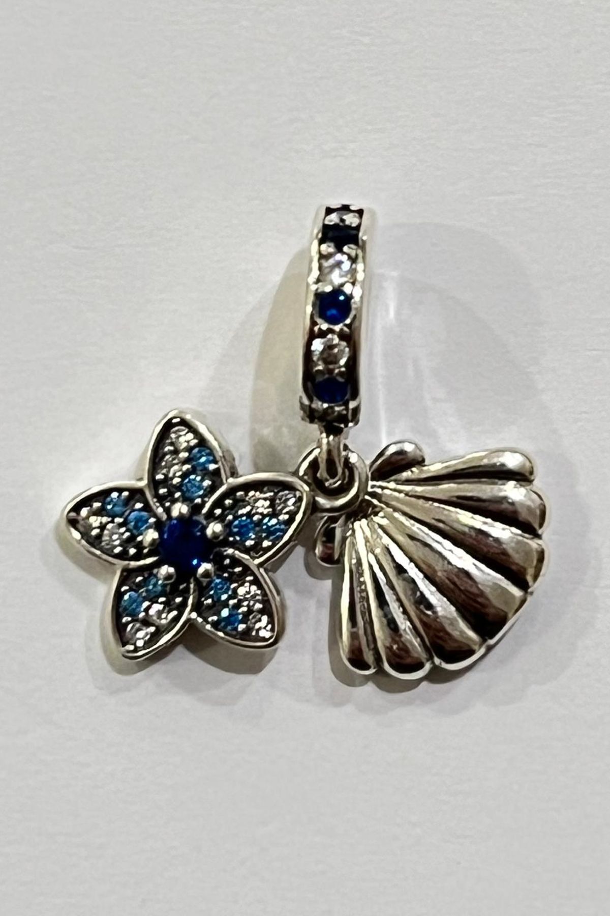 Fubena Deniz Kabuğu ve Çiçek Sallantılı Charm