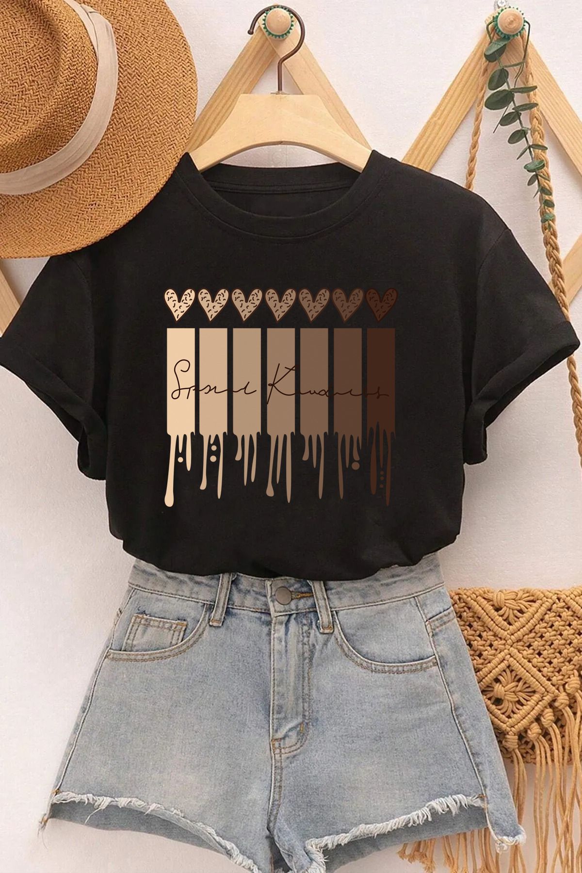 qavnas Unisex Leopar Desenli Kalp Baskılı Rahat Kesim Siyah T-Shirt