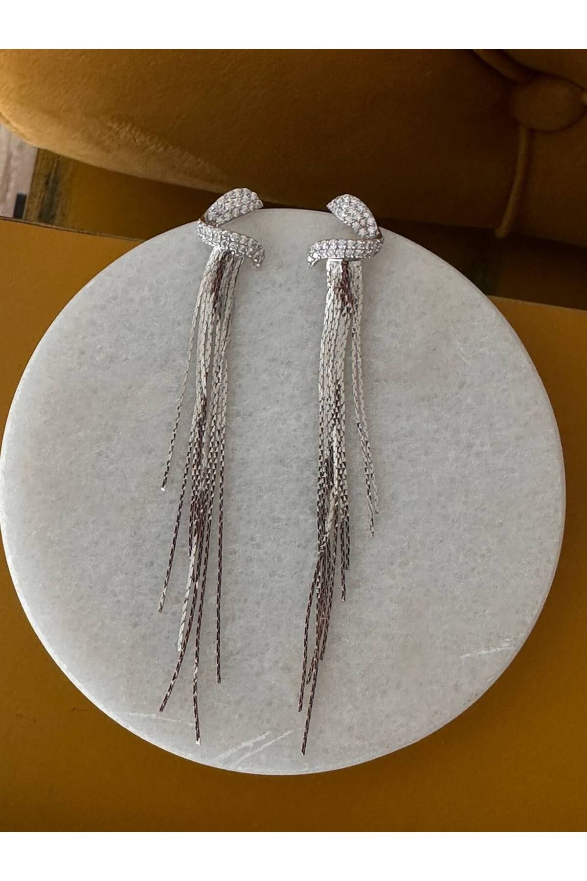 Esmeray Aksesuar Gümüş Renk Zirkon Taşlı Rodyum Kaplama Saçaklı Küpe Uzunluk 9 cm.