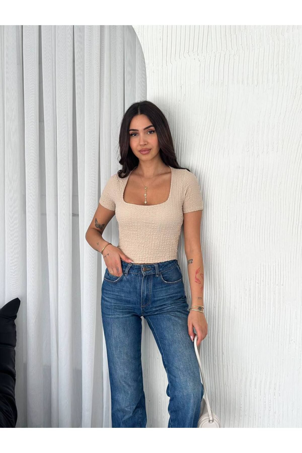 Noa Noa Kabartma Kumaş Kısa Kollu Crop Kare Yaka T-Shirt
