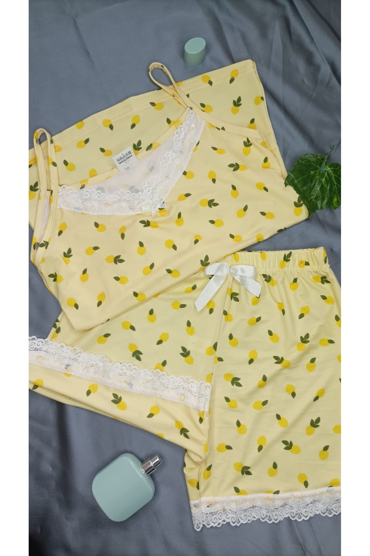 ŞIK VE MUTLU Limon Desenli Şortlu Pijama Takımı
