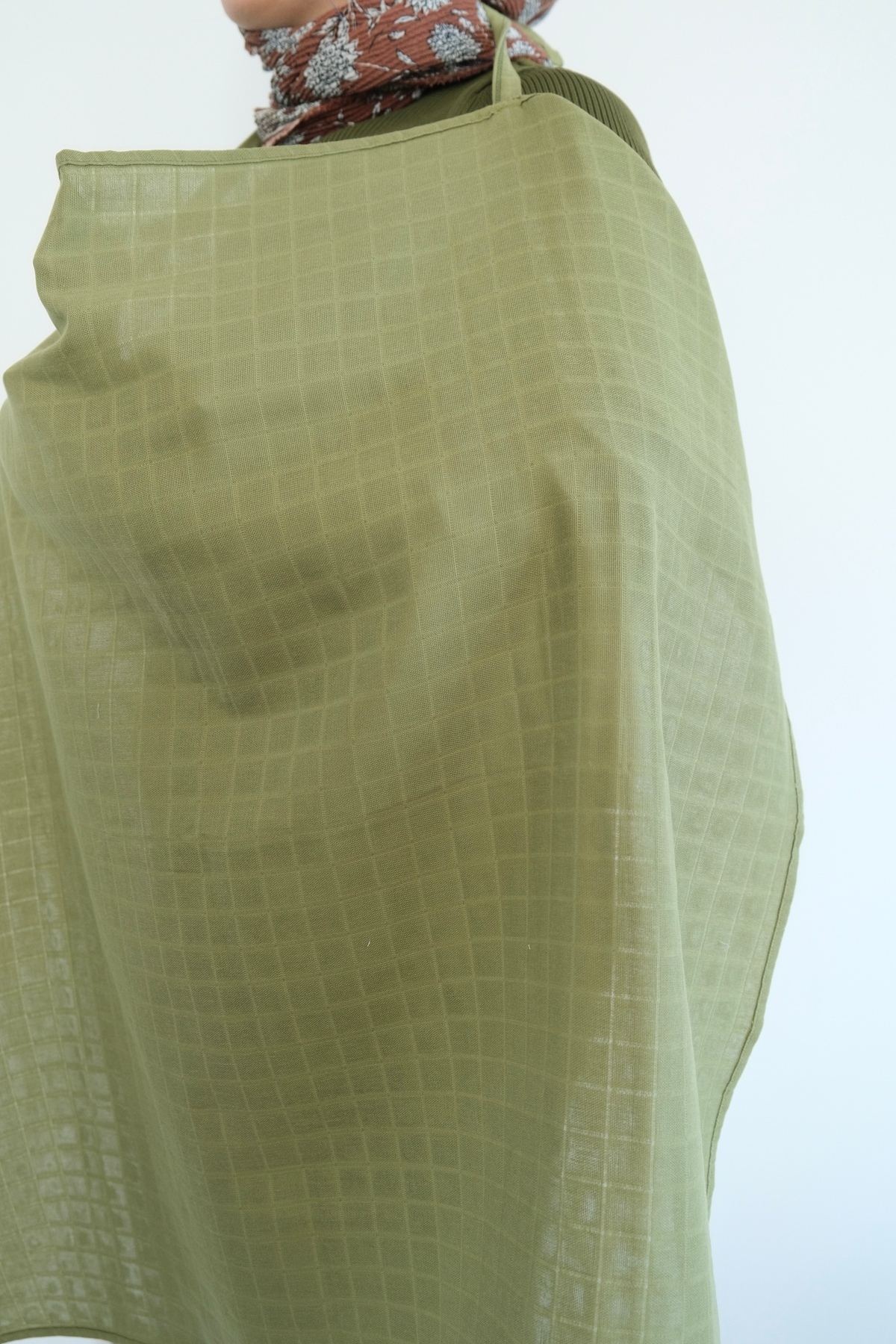 runbaby ( 75x75 cm ) Ayarlanabilir Askılı Doğal Tek Kat Müslin Emzirme Örtüsü - Yeşil fotoğrafı 4 (önizleme)