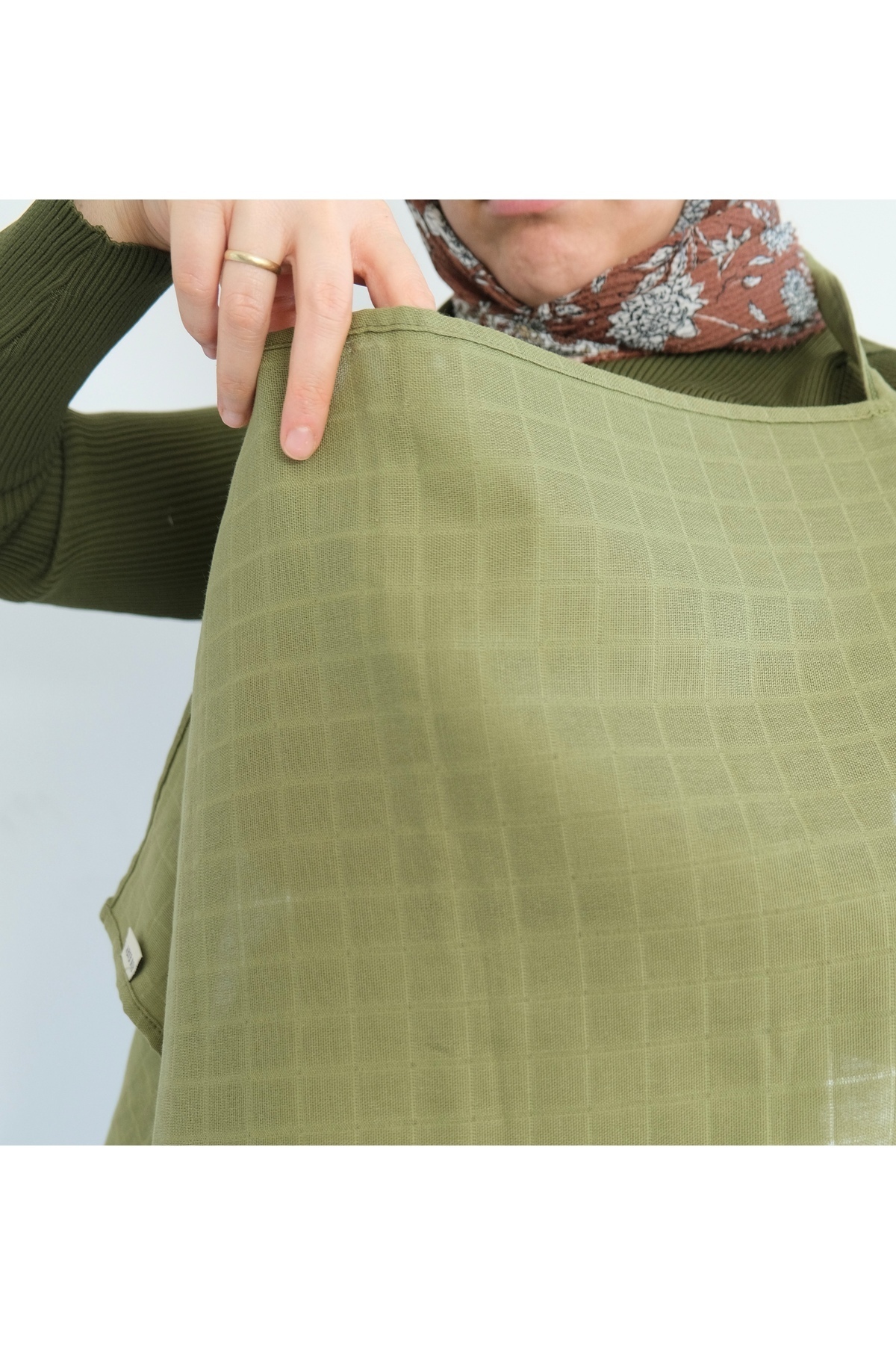 runbaby ( 75x75 cm ) Ayarlanabilir Askılı Doğal Tek Kat Müslin Emzirme Örtüsü - Yeşil fotoğrafı 3 (önizleme)