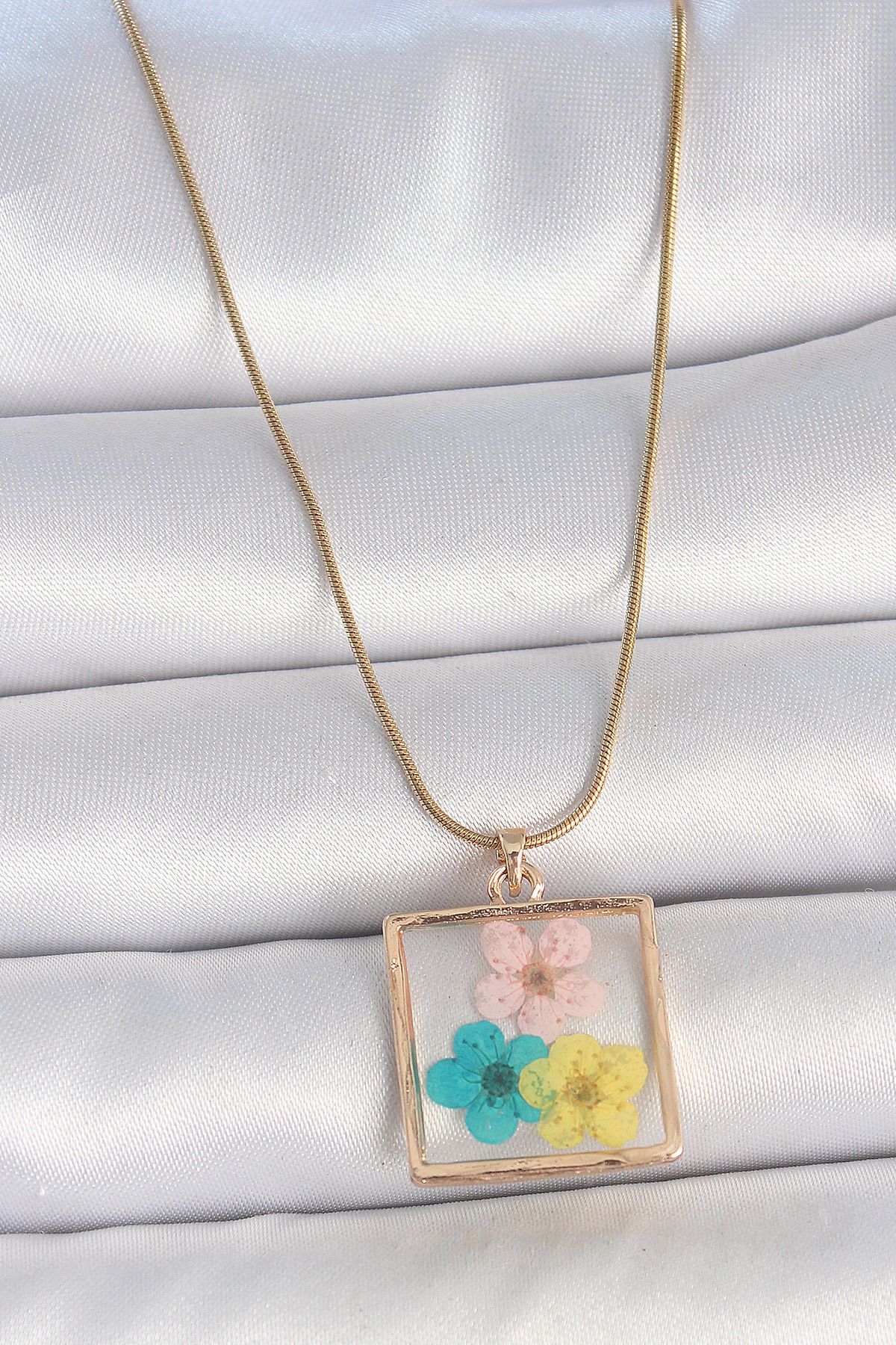 MELFSHOP 316L Çelik Gold Renk Zincir Kare Epoksi Renkli Çiçek Model Kadın Kolye