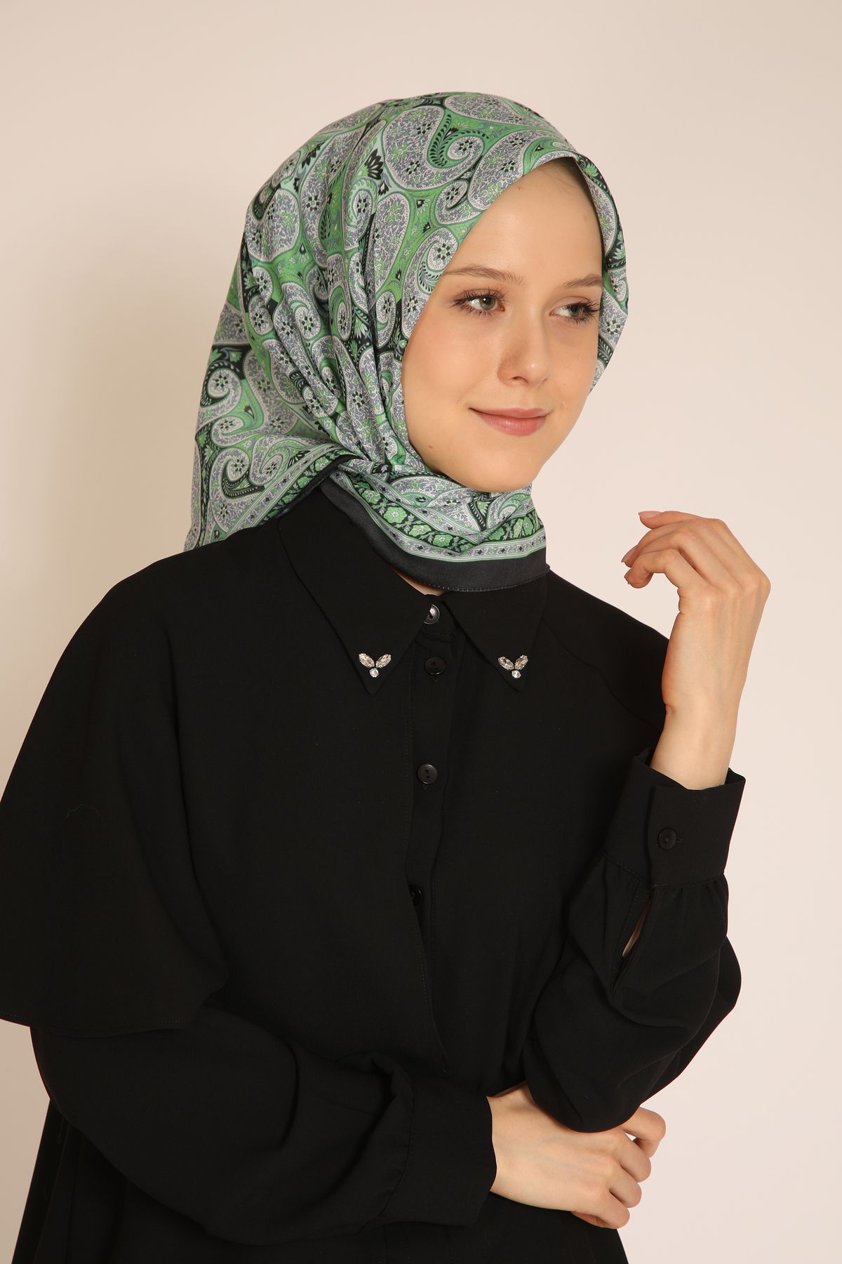 BERCHEM SCARF Yeşil Paisley Desenli Soft Eşarp – Hafif ve Şık Duruş