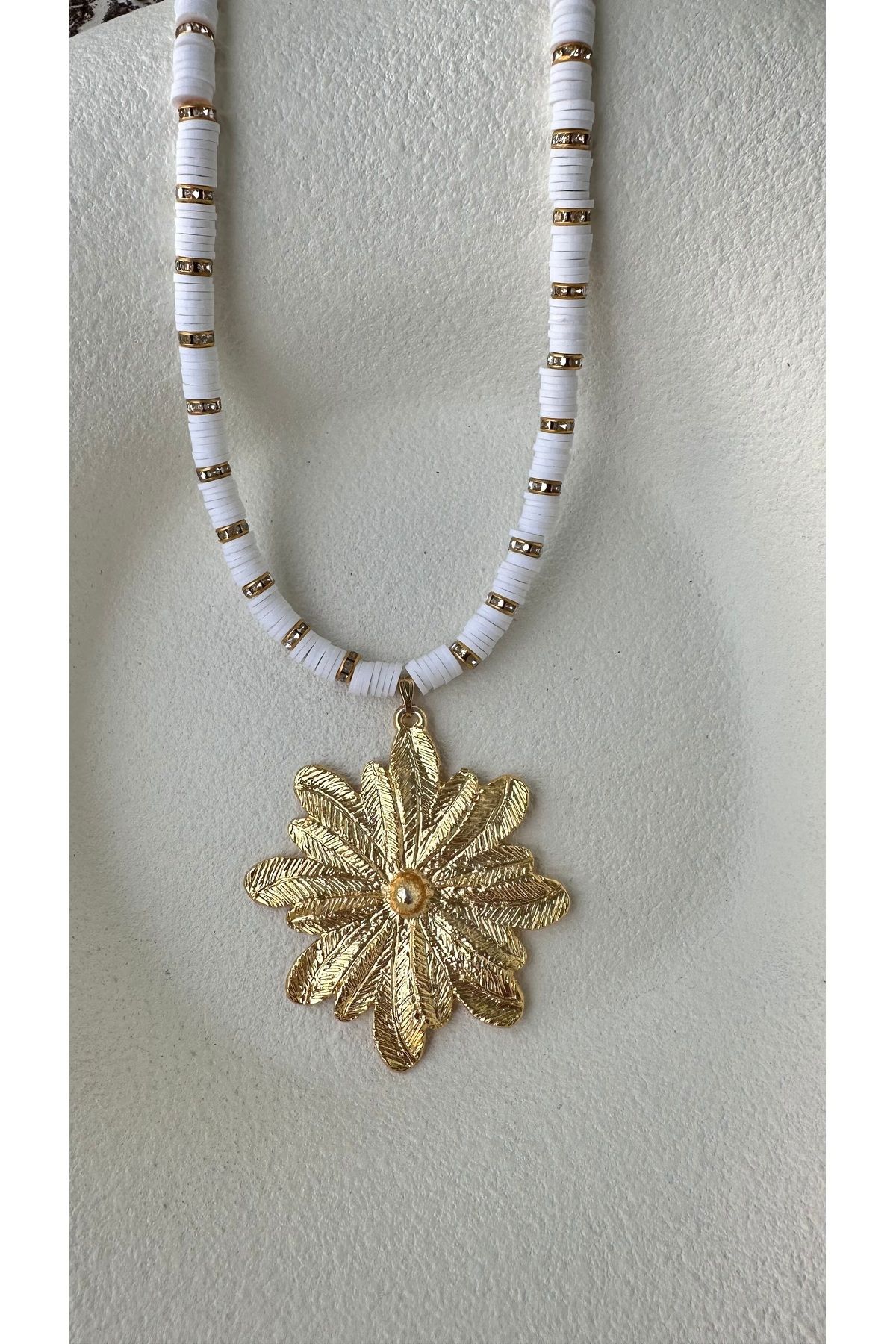 ACCESSORY Gold çiçek detay beyaz kolye tasarım kolye
