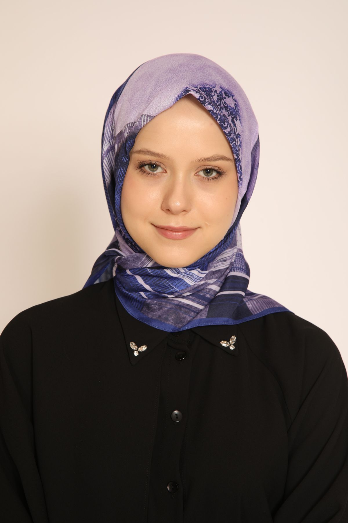 BERCHEM SCARF Mor ve Lacivert Tonlarında Geometrik Desenli Eşarp | Modern ve Zarif Dokunuş