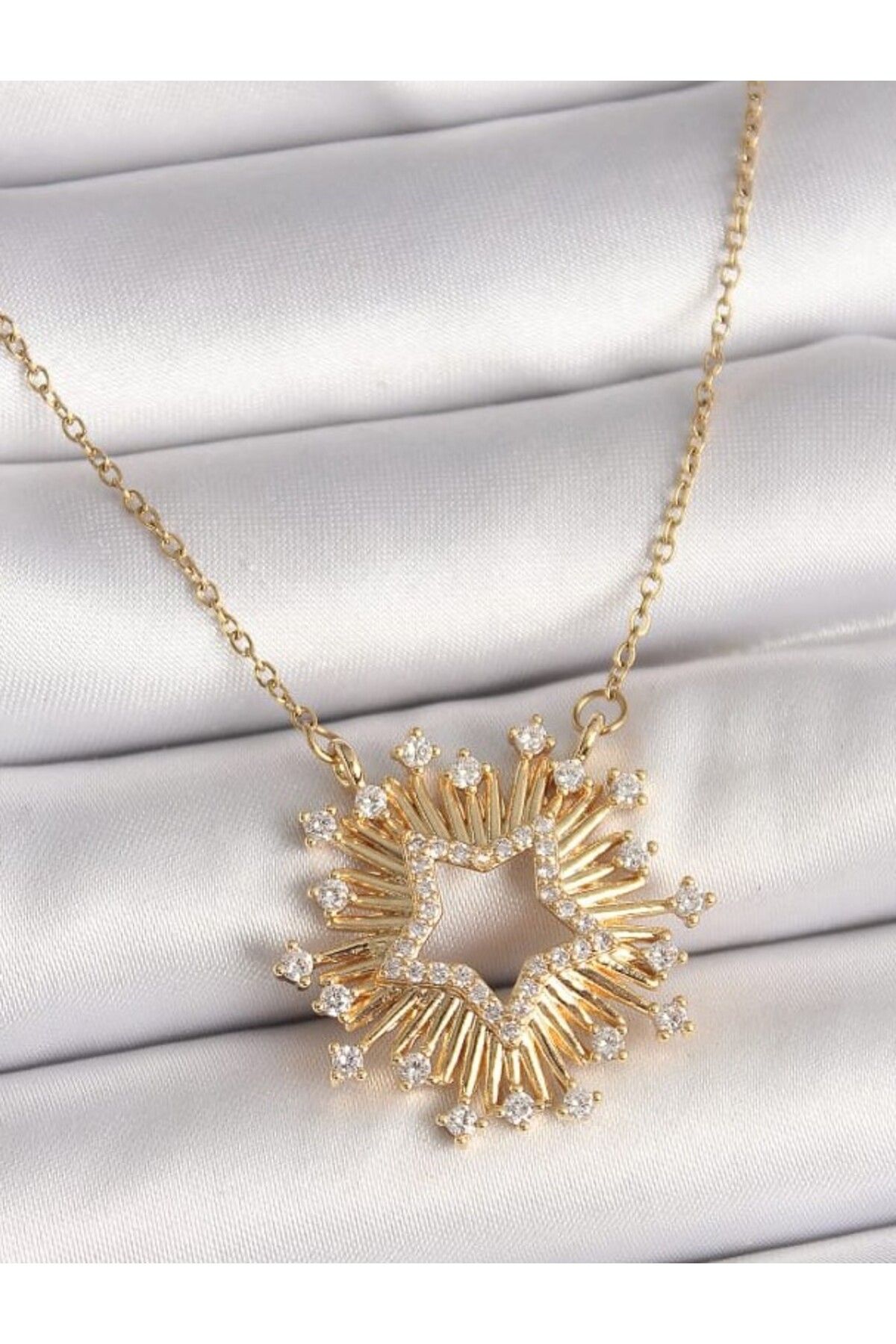 Cbm 316L Çelik gold renk zirkon taşlı yıldız model kadın kolye