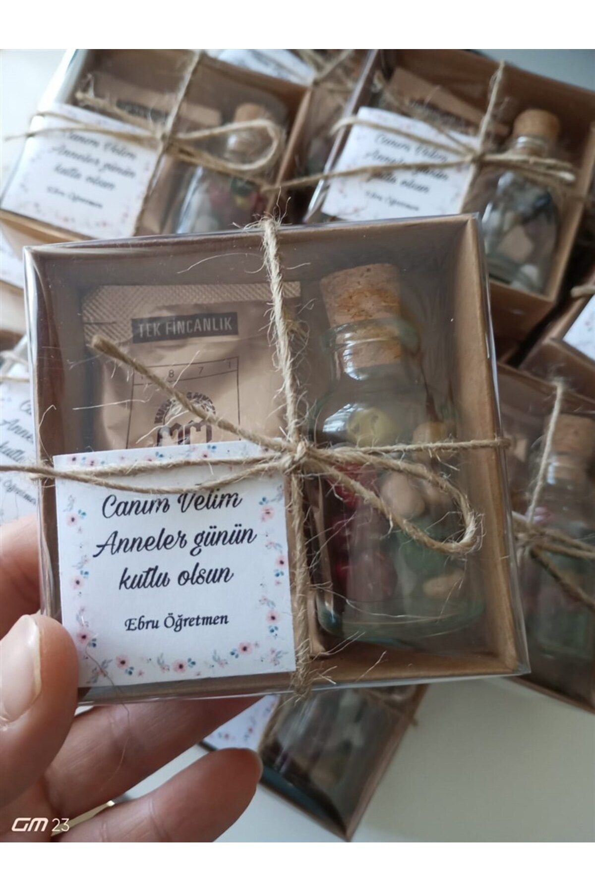 hediyeanı FARKLI AVM Öğretmenden Veliye Anneler Günü Hediyesi Kahve ve Çikolata (5 ADET)