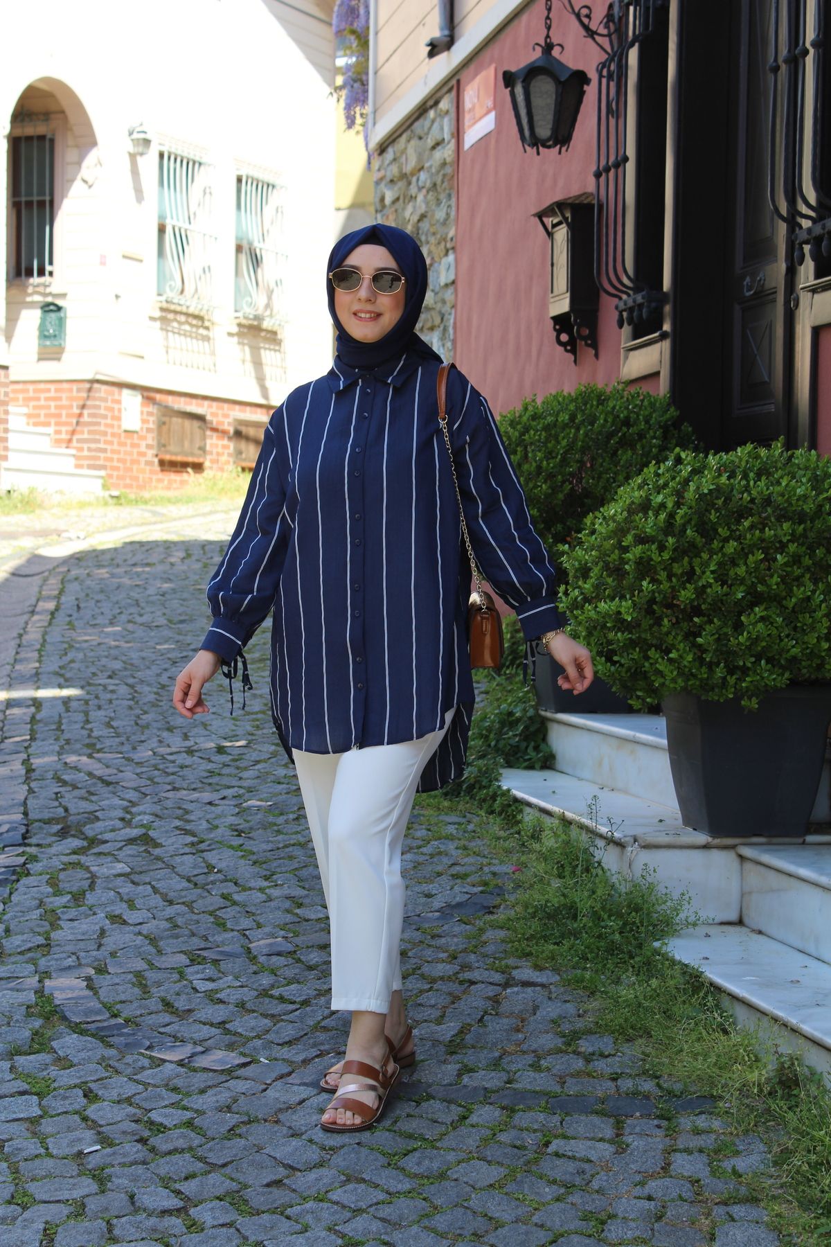 Tuğba Sarı Kol Bağcık Detaylı Çizgili Lacivert Gömlek