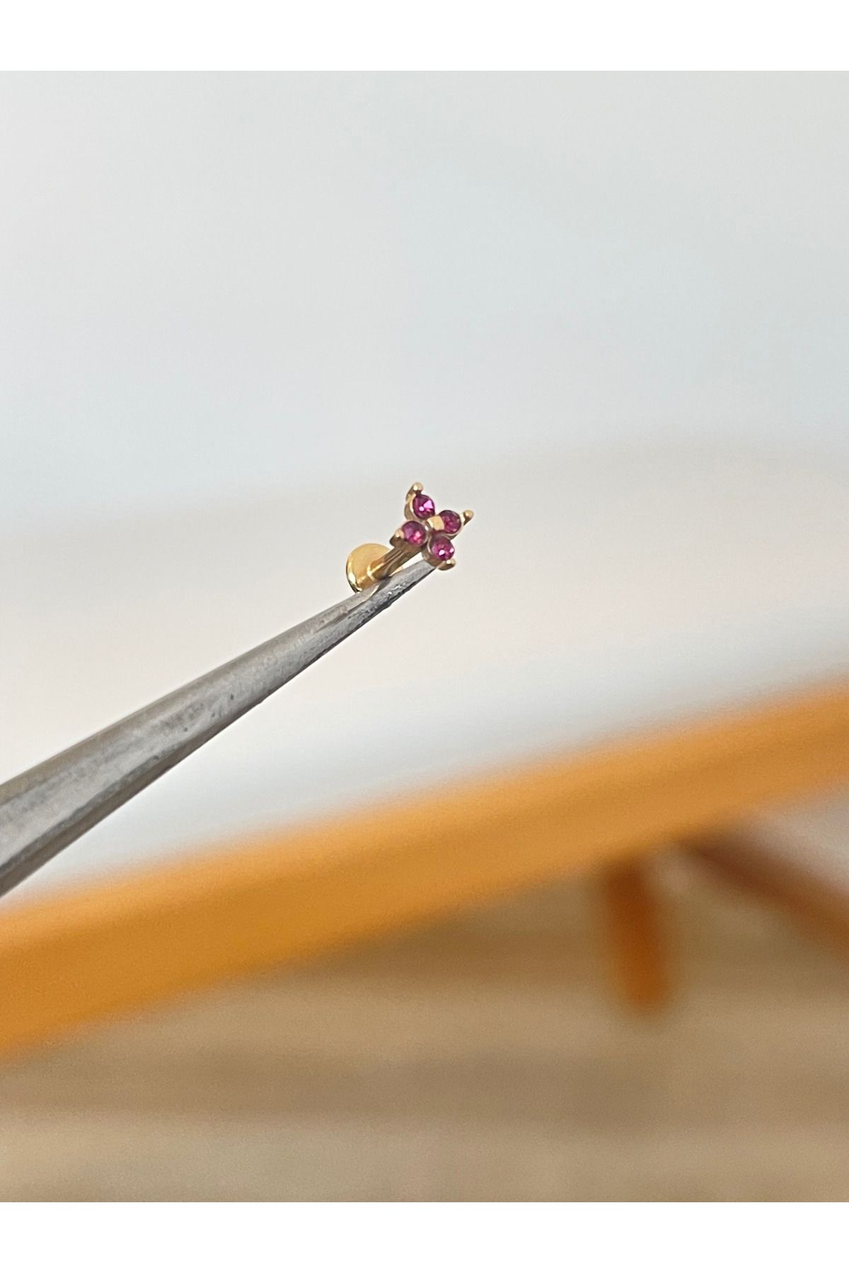 Rupen Kraft 316 L Cerrahİ Çelik 4 Taşlı Mor Renkli Zirkon Taşlı Kıkırdak Helix Dudak Tragus Piercingi