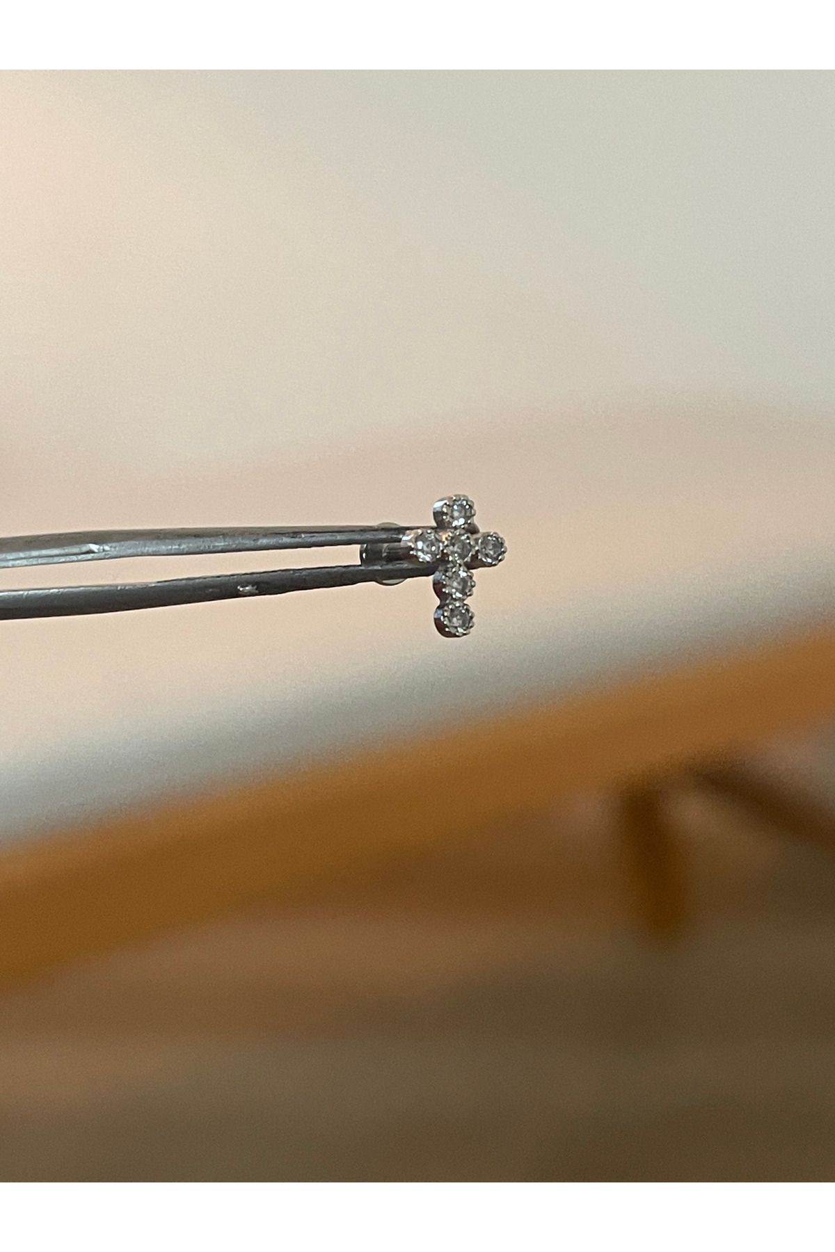 Rupen Kraft 316 L Cerrahi Çelik Haç Modeli Zirkon Taşlı Mini Dudak Kıkırdak Helix Tragus Piercingi