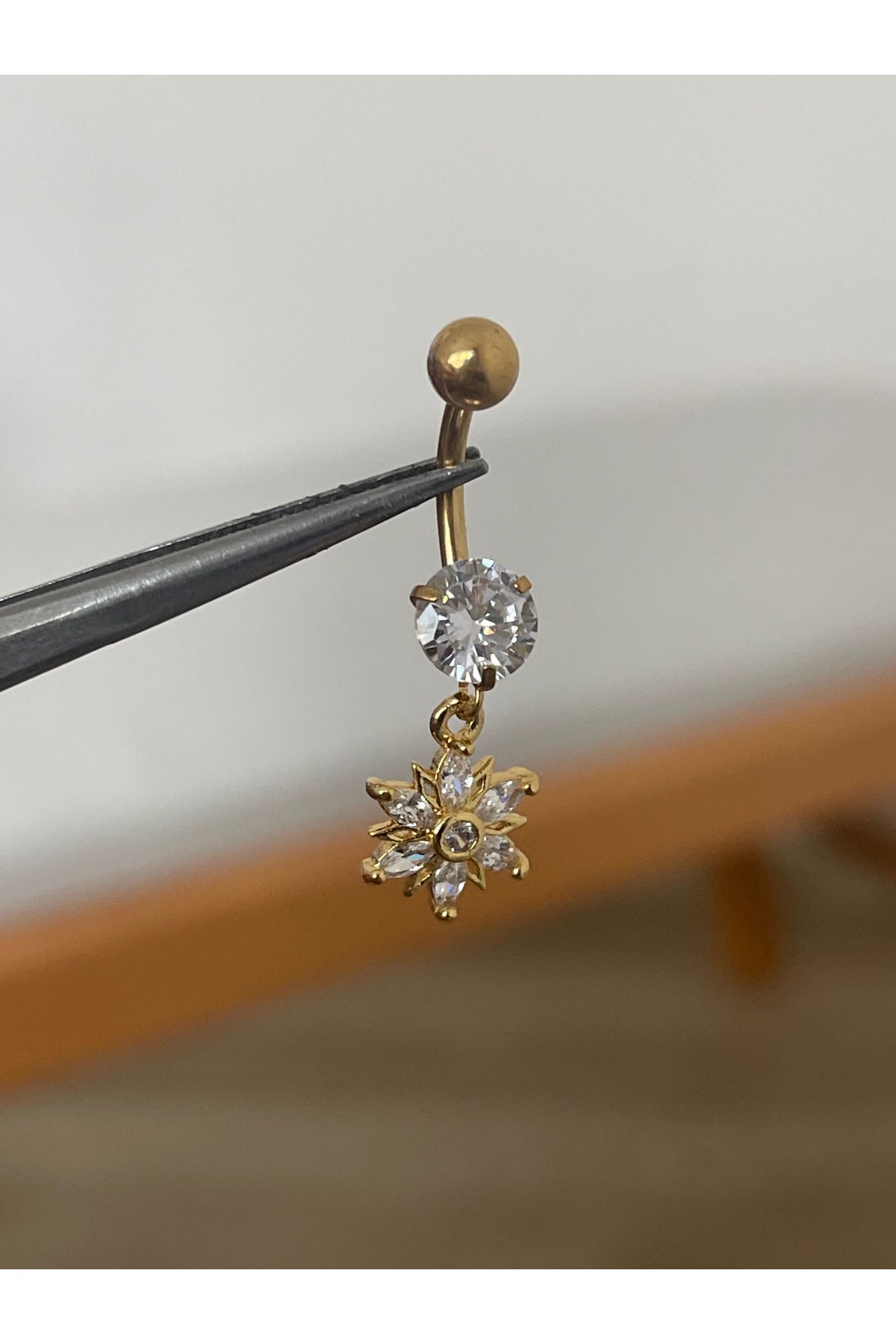 Rupen Kraft 316 L Cerrahi Çelik Parlak Taşlı Çiçek Detaylı Gold Göbek Piercingi
